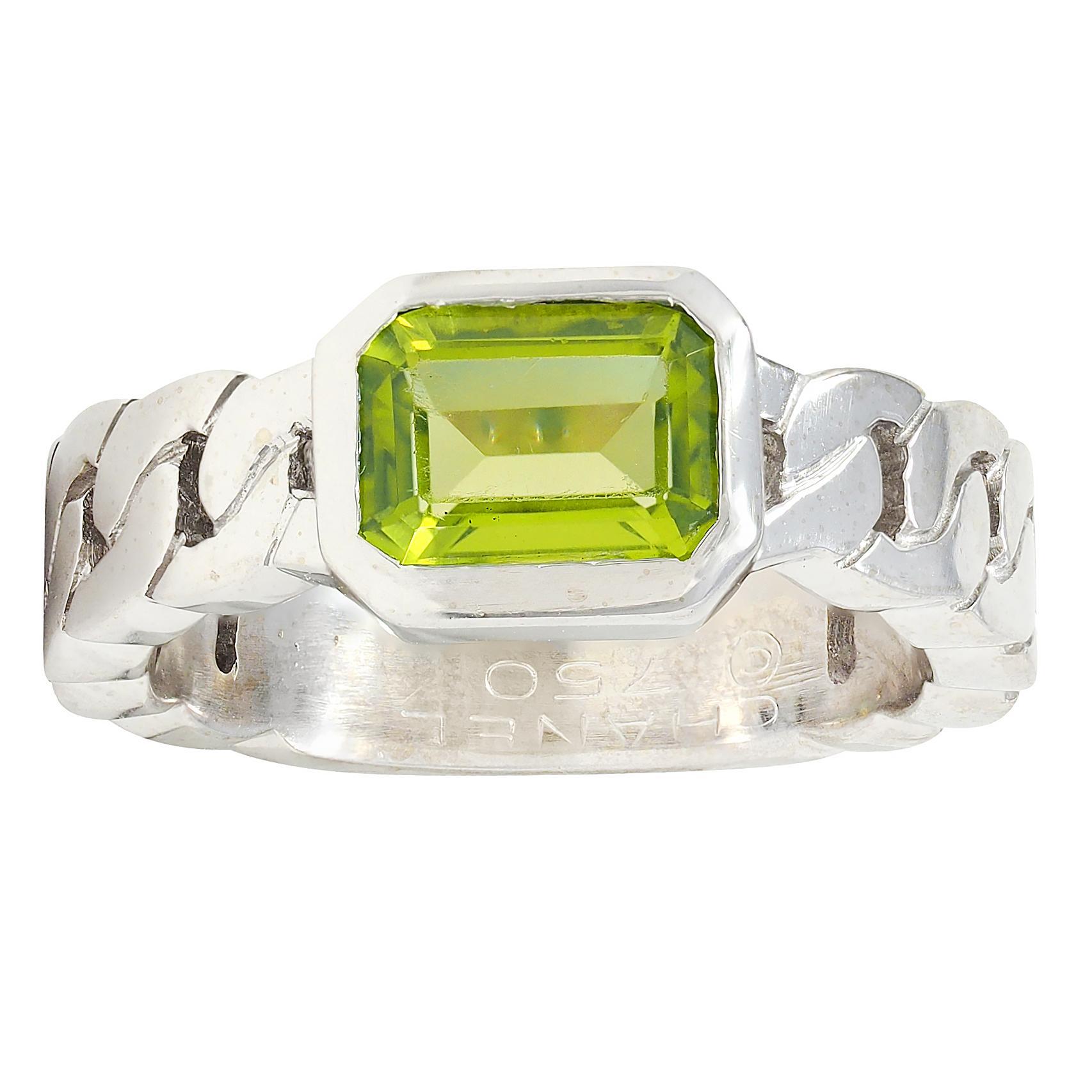 Chanel French 1980's Peridot 18K White Gold Curb Link Bezel Vintage Band Ring For Sale 2