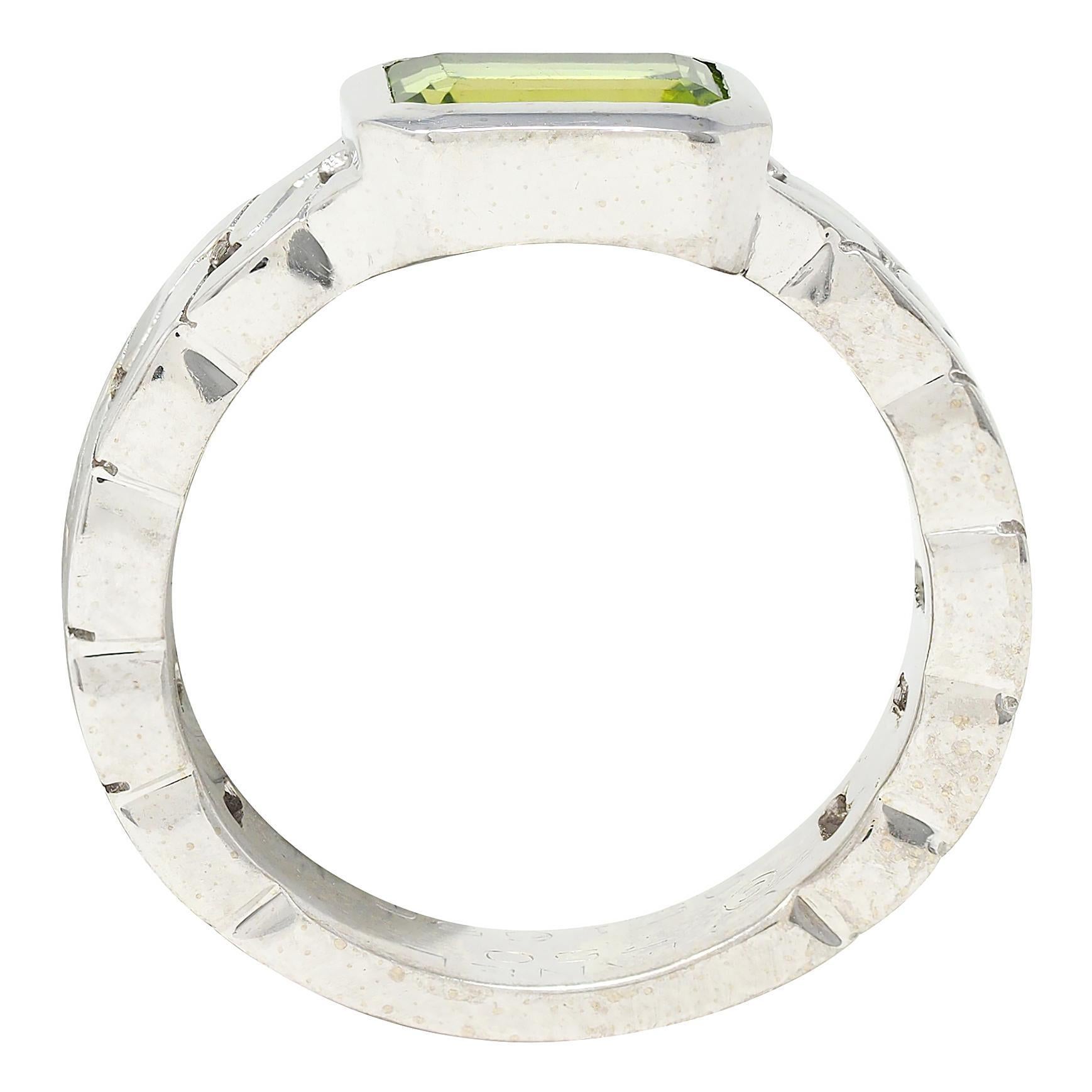Chanel French 1980's Peridot 18K White Gold Curb Link Bezel Vintage Band Ring For Sale 3