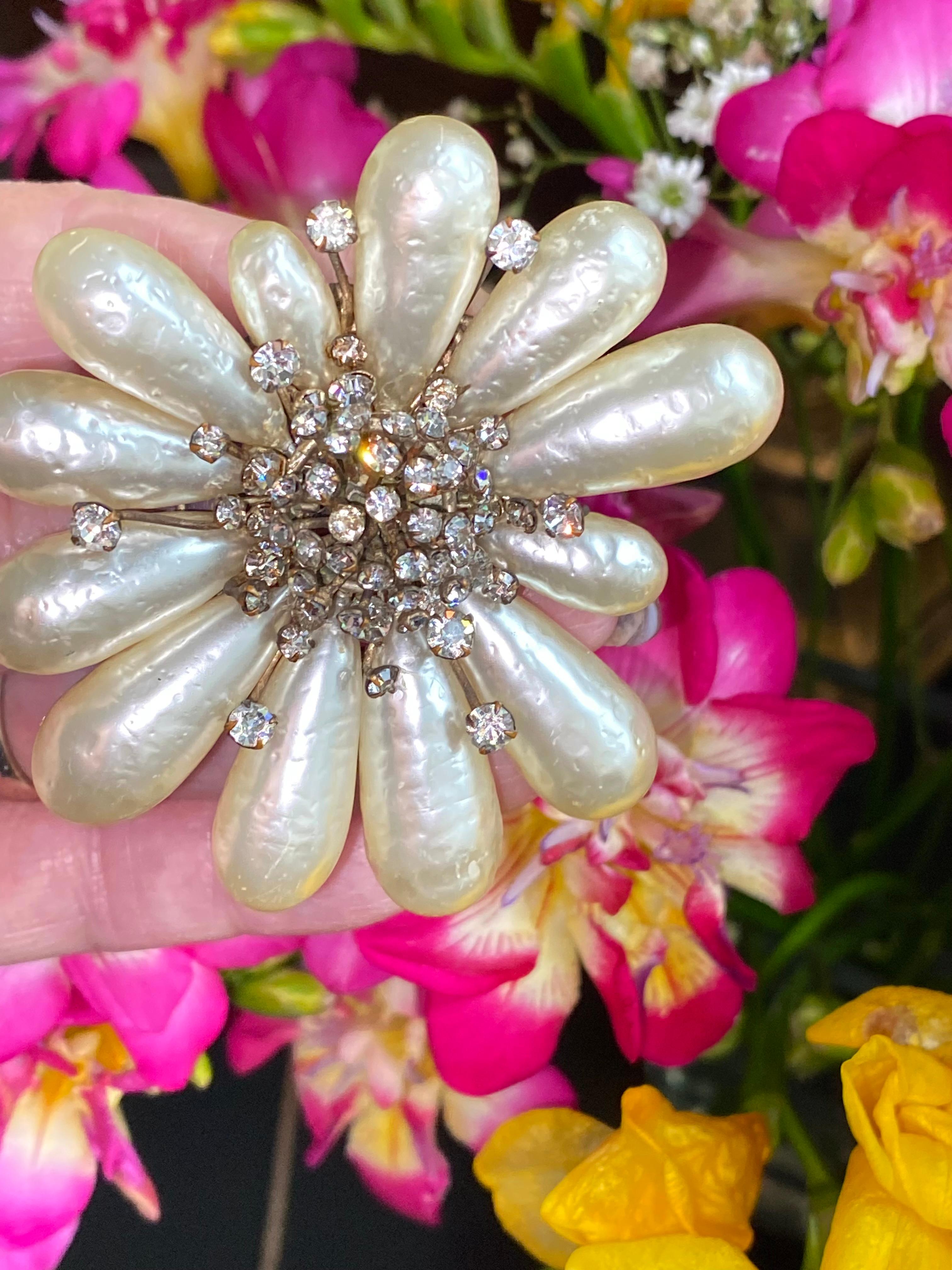 Chanel Costura Francesa Broche de perlas Gripoix en venta 6