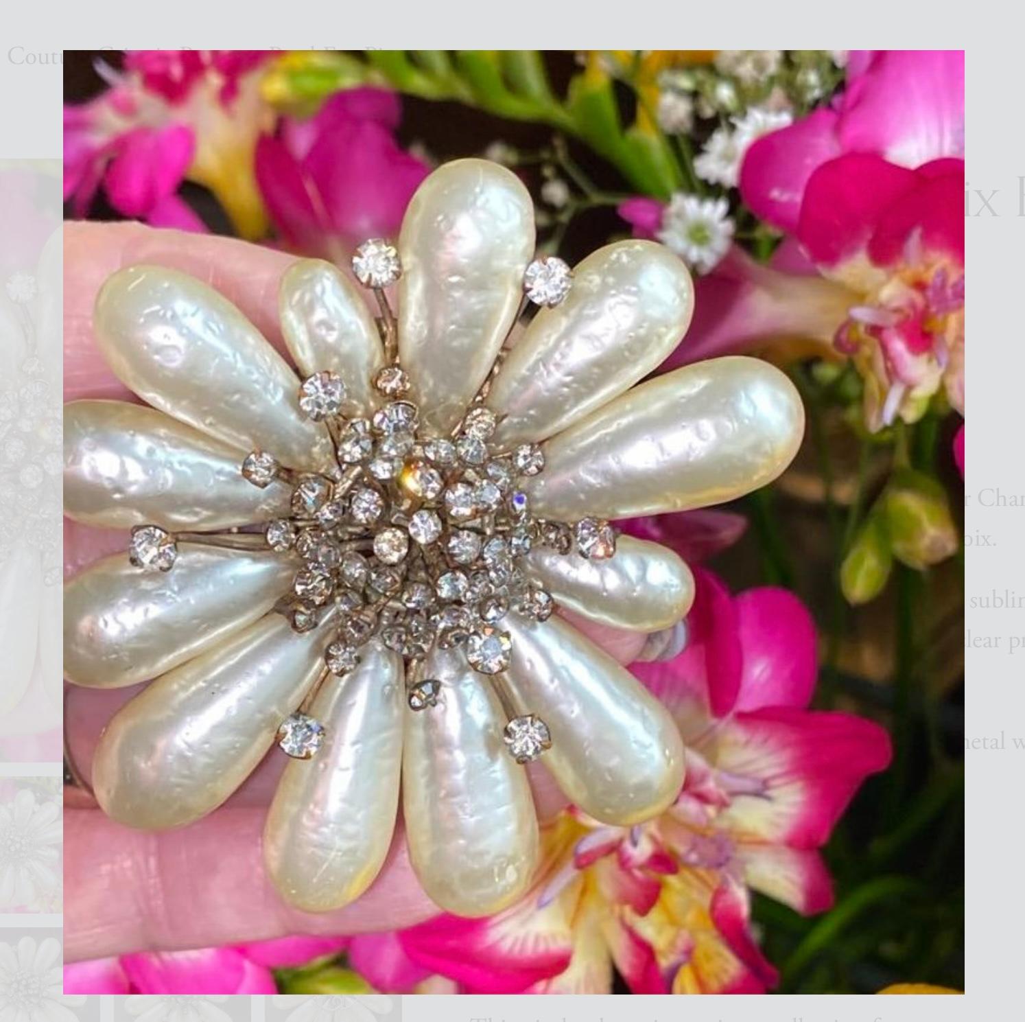 Chanel Costura Francesa Broche de perlas Gripoix en venta 1