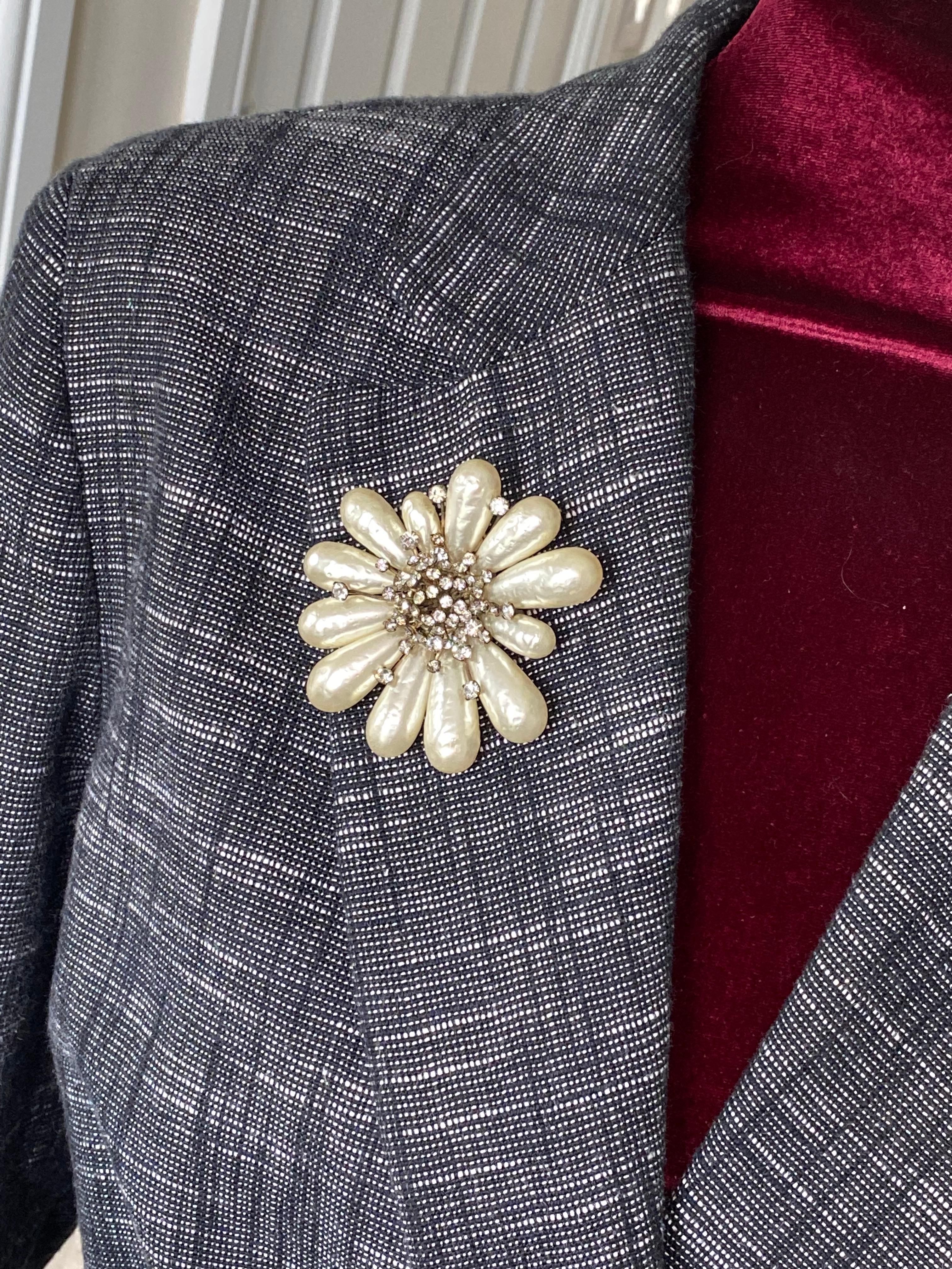 Chanel Costura Francesa Broche de perlas Gripoix en venta 5