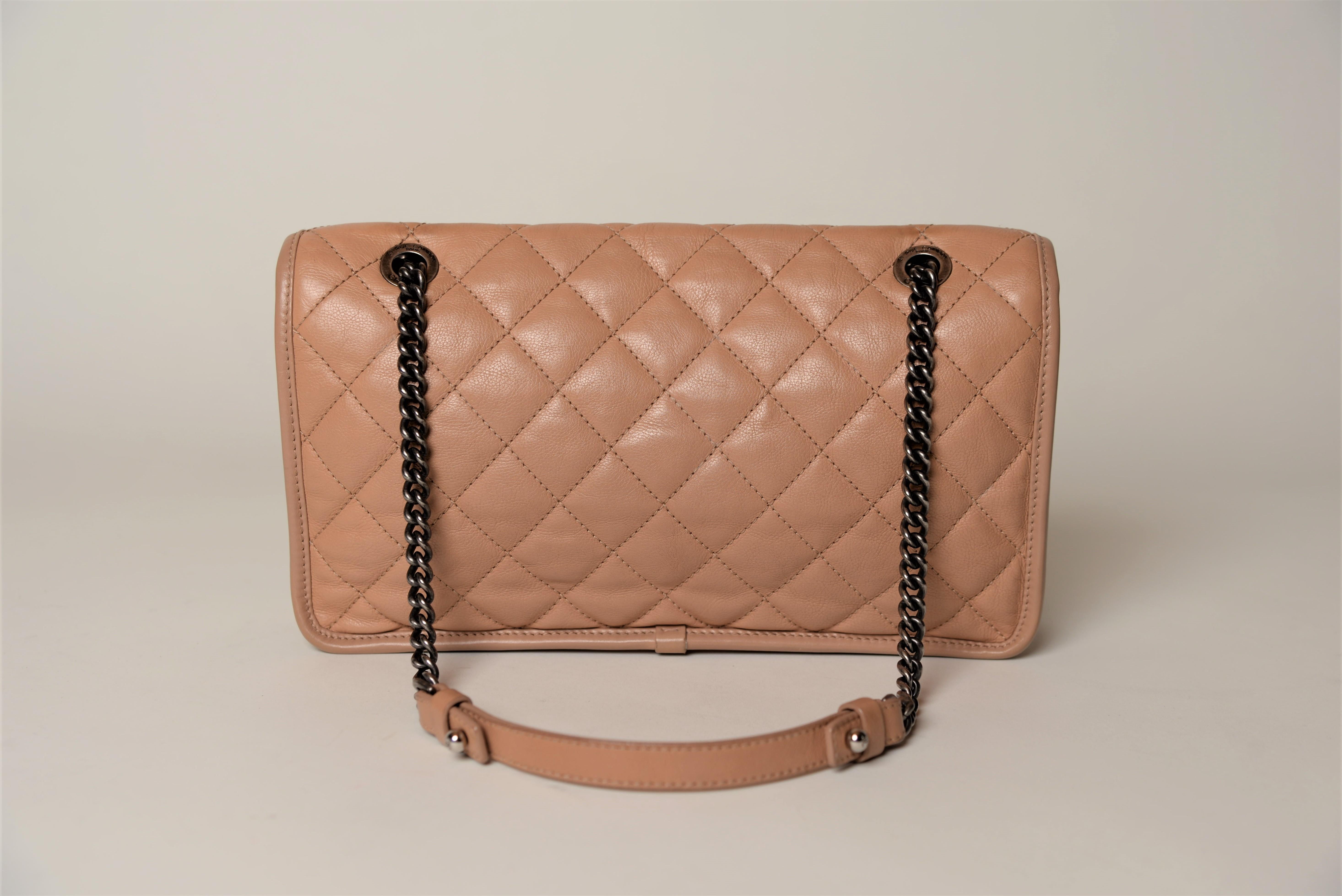 Chanel Französisch Riviera Klappe Tasche gesteppt dunkel Beige für Damen oder Herren