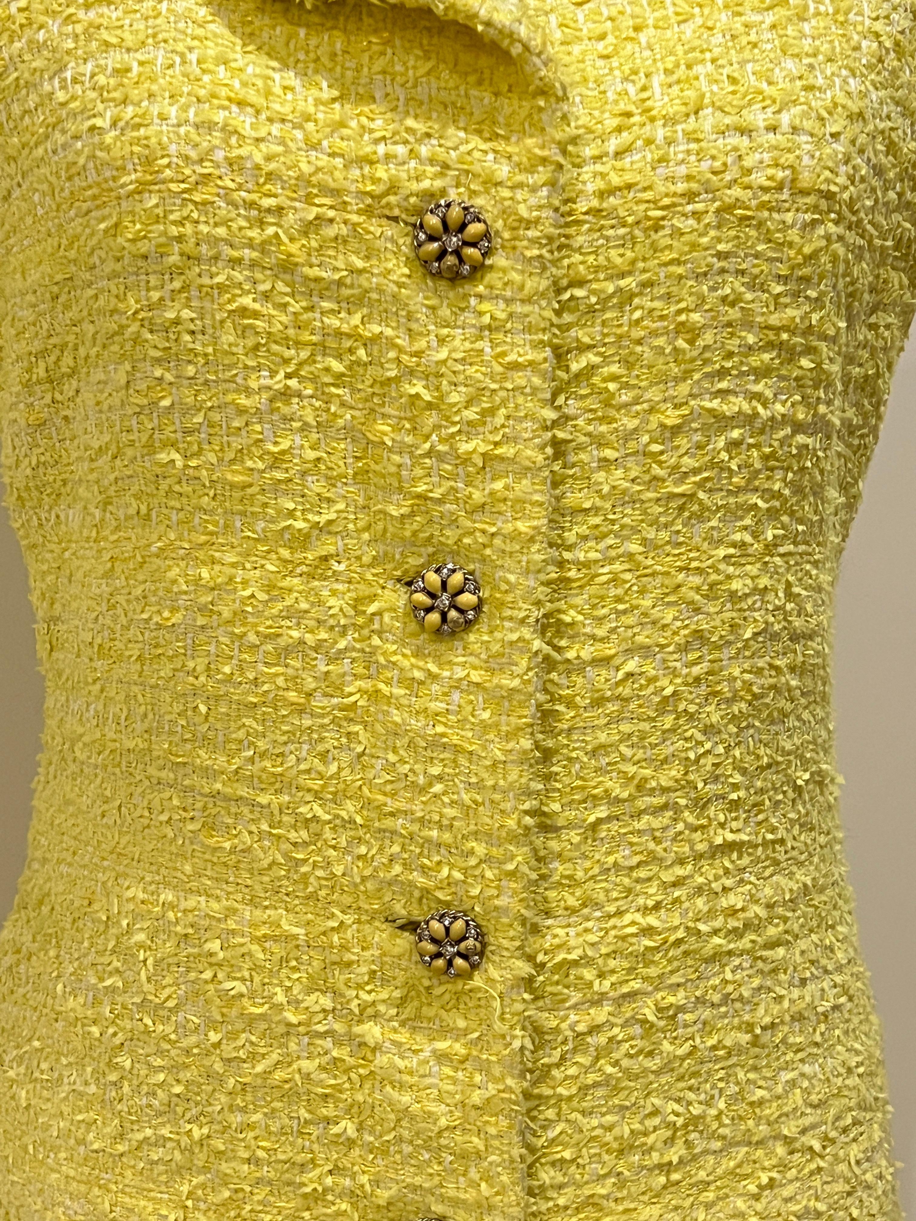 Chanel - French Riviera - Robe en tweed à boutons en forme de bijoux en vente 11