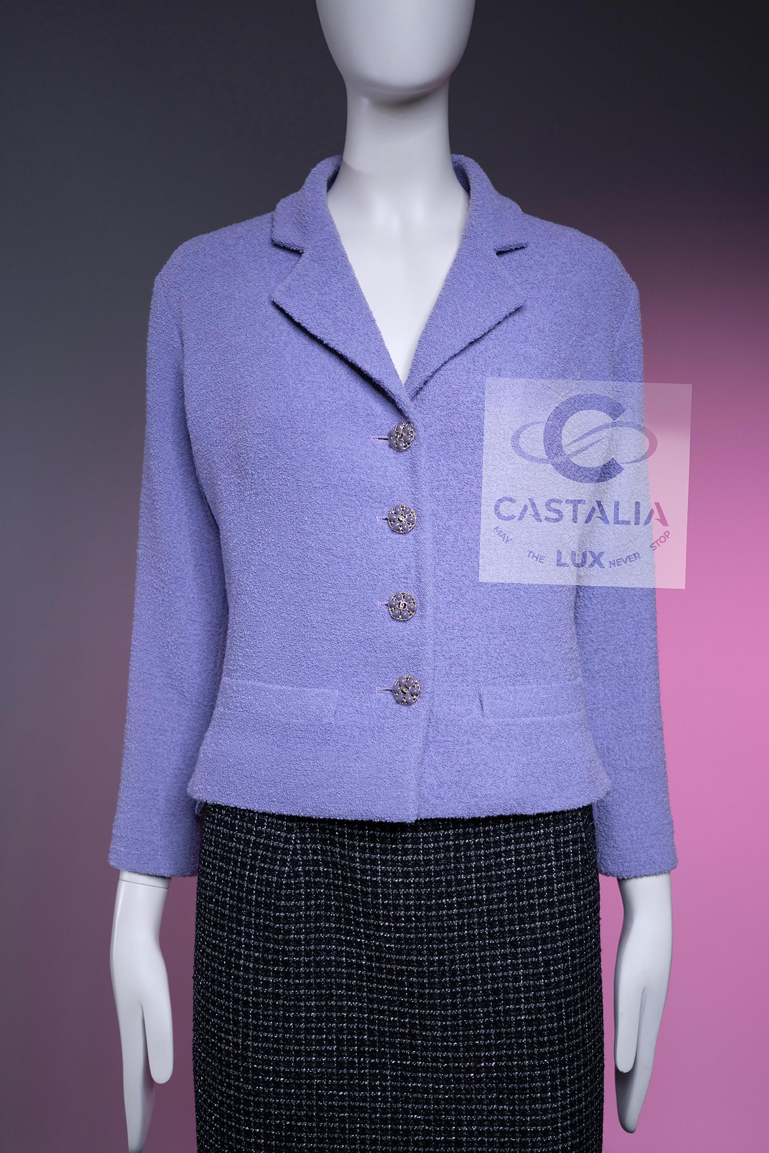 Femenino o masculino Chanel French Riviera Lavender Tweed Jacket with CC Gripoix Buttons 36 FR en venta