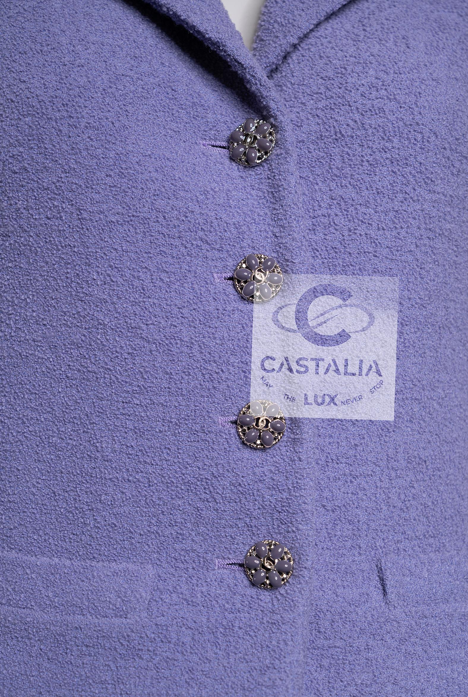 Chanel French Riviera Lavender Tweed Jacket with CC Gripoix Buttons 36 FR en venta 3