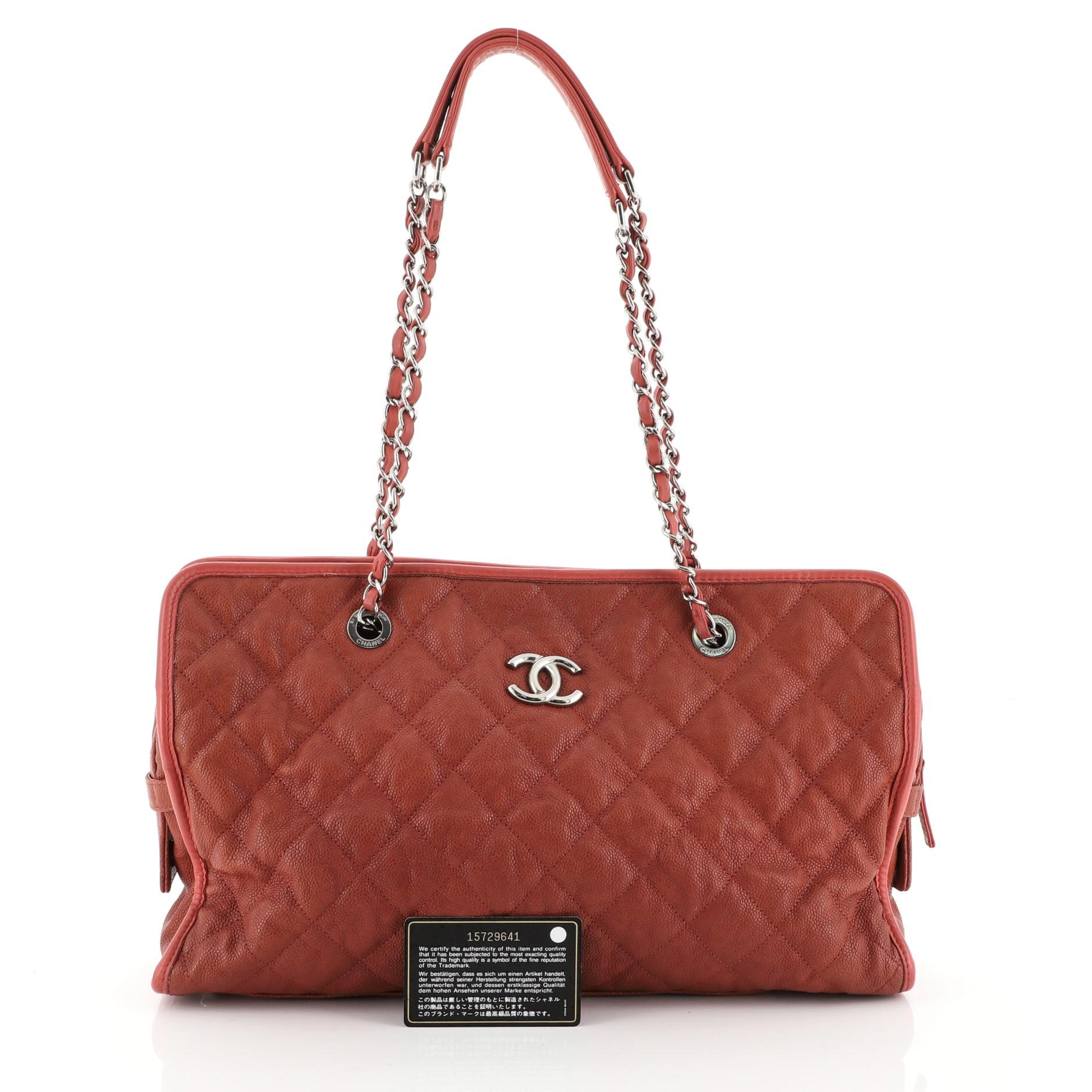 This Chanel French Riviera Tote Quilted Caviar Large, crafted in red quilted caviar leather, features woven-in leather chain link straps with leather pads and silver-tone hardware. Its zip closure opens to a red fabric interior with side zip pocket.