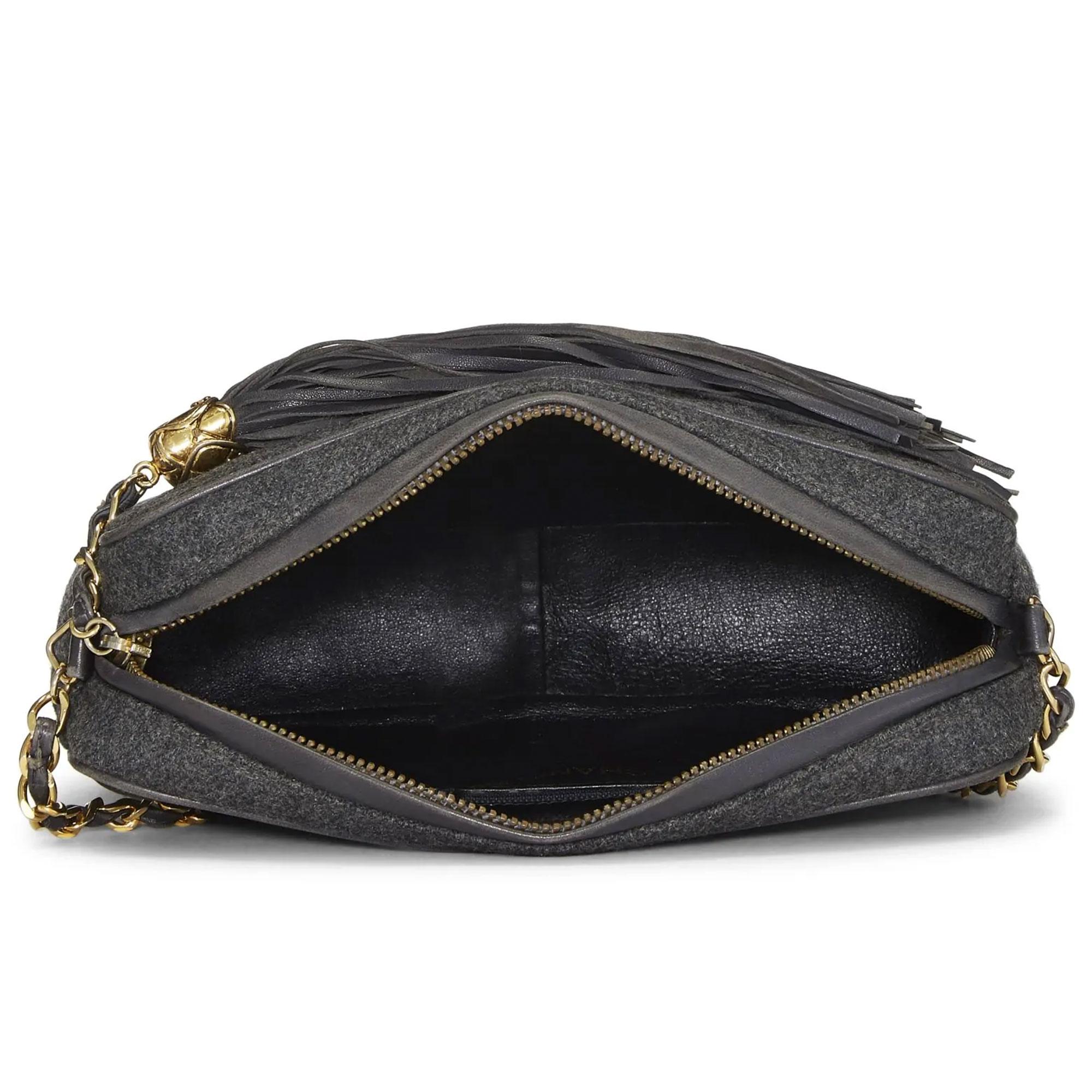 Chanel Fringe Grey Wool Camera Case Chevron Logo Quilted Tote en vente 5