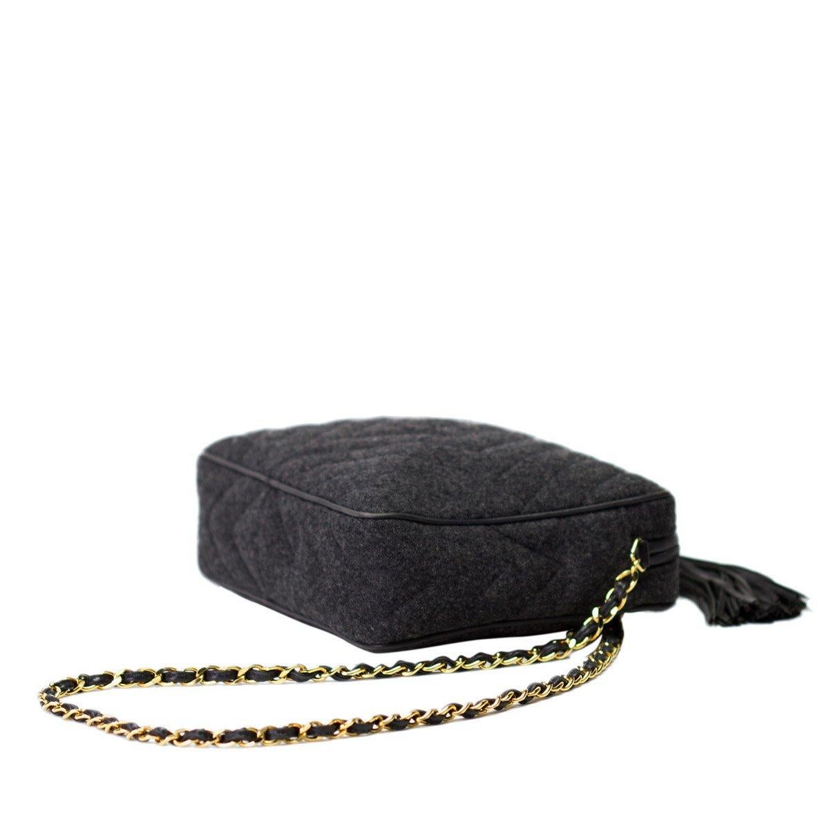 Chanel Fringe Grey Wool Camera Case Chevron Logo Quilted Tote en vente 2