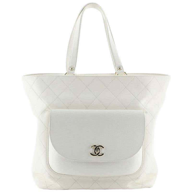 CHANEL Tote Bag in White Leather with 2.55 Clasp For Sale at 1stDibs