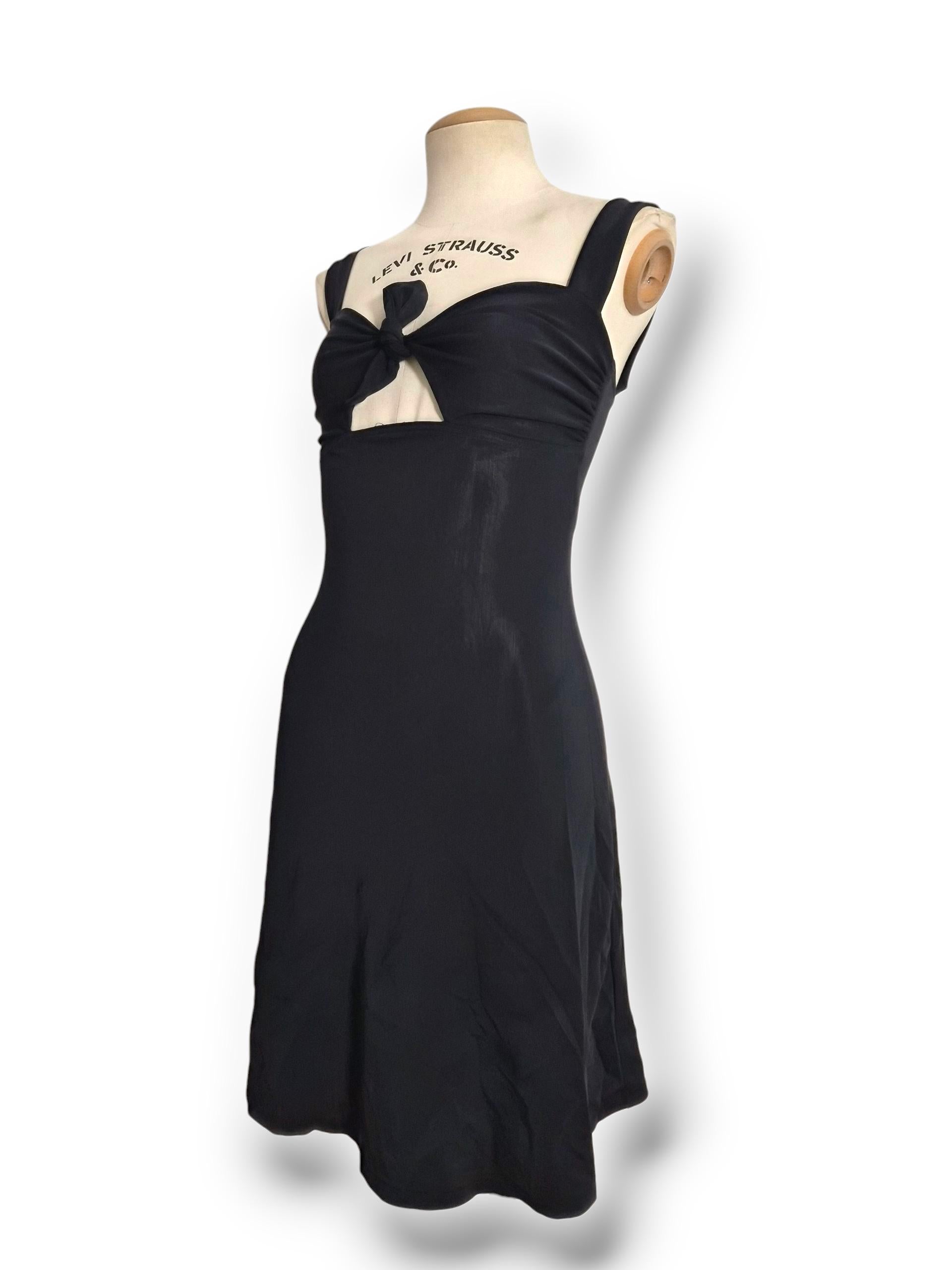 Chanel, robe midi à nouer sur le devant, Croisière 1996 en vente 1