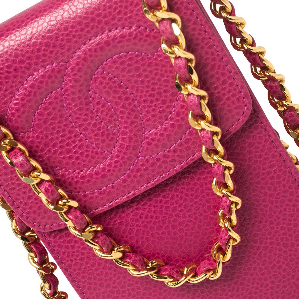 Chanel Fuchsia Caviar Leather CC Crossbody Phone Case In Good Condition In Dubai, Al Qouz 2