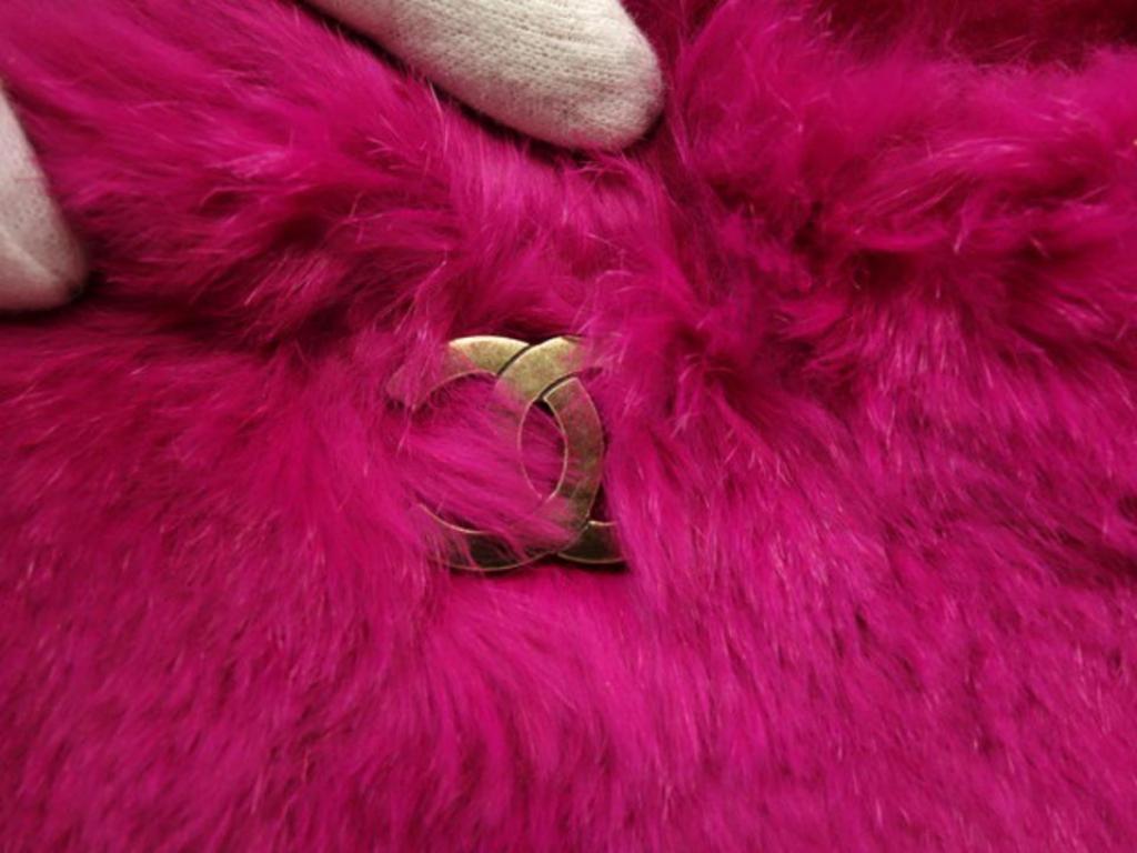 Women's Chanel Fuchsia Chain Tote 228729 Pink Rabbit Fur Shoulder Bag For Sale