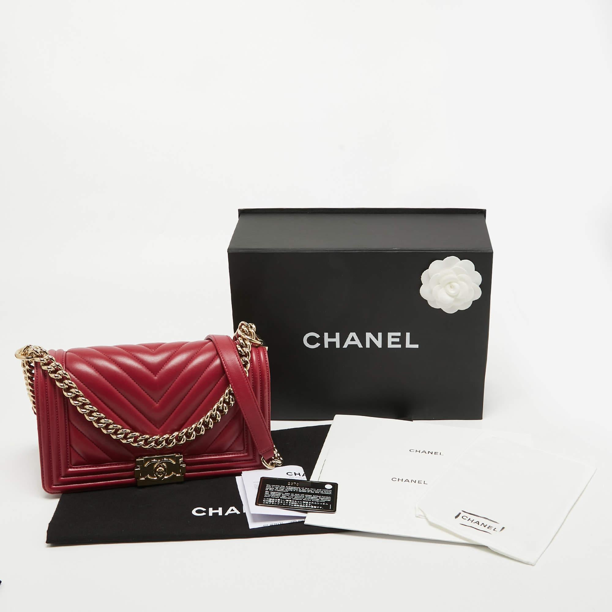 Chanel Fuchsia Chevron Leather Medium Boy Flap Bag For Sale 10