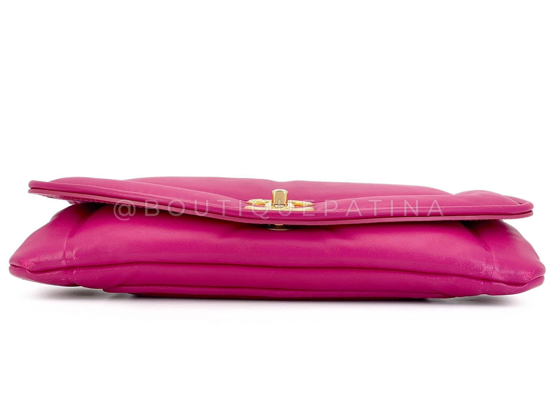 Chanel Fuchsia Pink Lambskin Puffy Large Clutch Flap Bag GHW 68505 Pour femmes en vente
