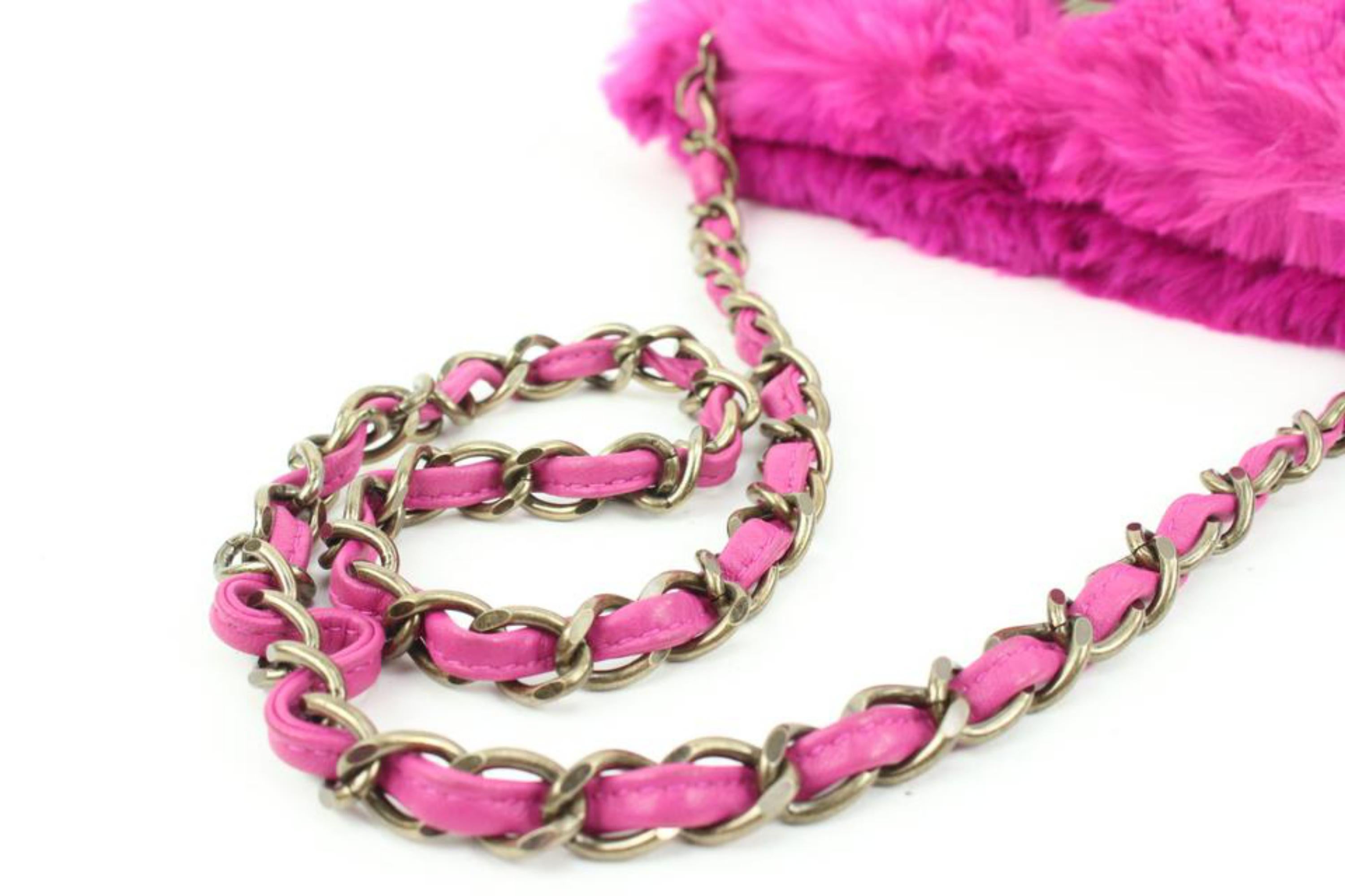 Chanel Fuchsiafarbene Umhängetasche mit Kaninchenpelzkette 3C88a 5