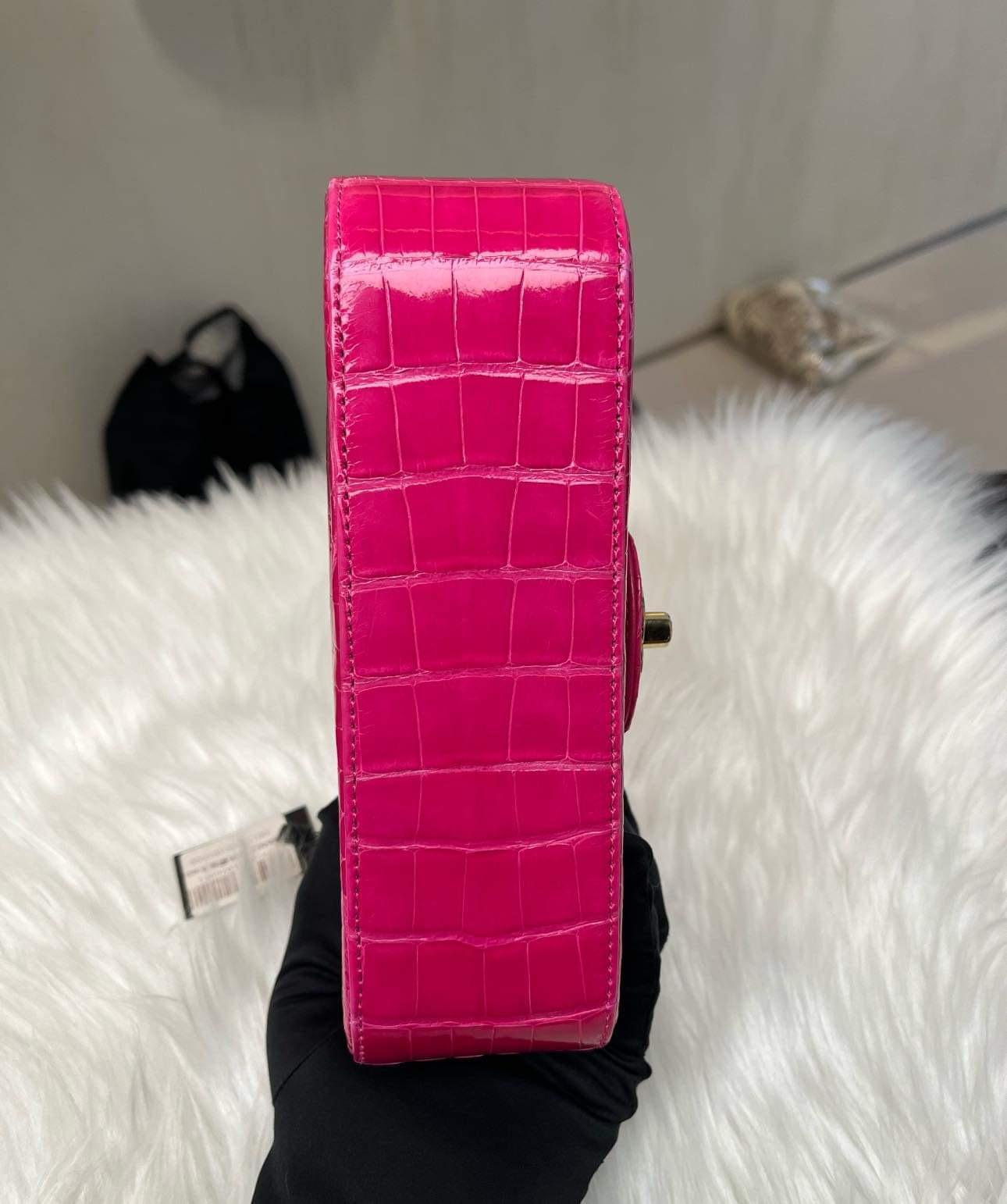 Women's or Men's Chanel Fuchsia Pink Shiny Alligator rectangular mini flap Bag GHW For Sale