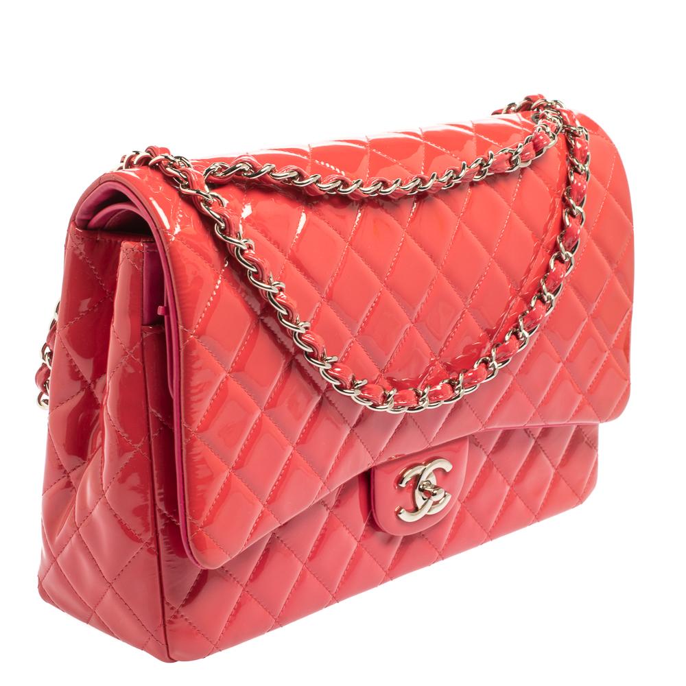 Chanel Fuchsia Quilted Patent Leather Maxi Classic Double Flap Bag In Fair Condition In Dubai, Al Qouz 2
