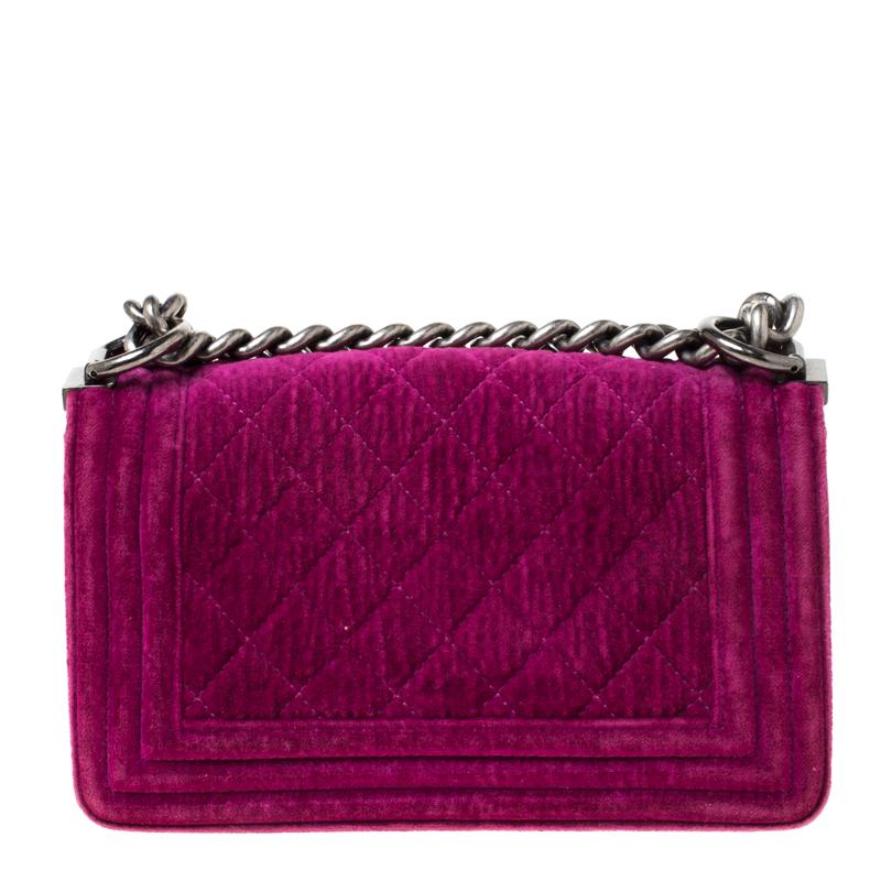 Every Chanel creation deserves to be etched with honour in the history of fashion as they carry irreplaceable style. Like this stunner of a Boy Flap that has been exquisitely crafted from velvet. It does not only bring a fuchsia shade but also their
