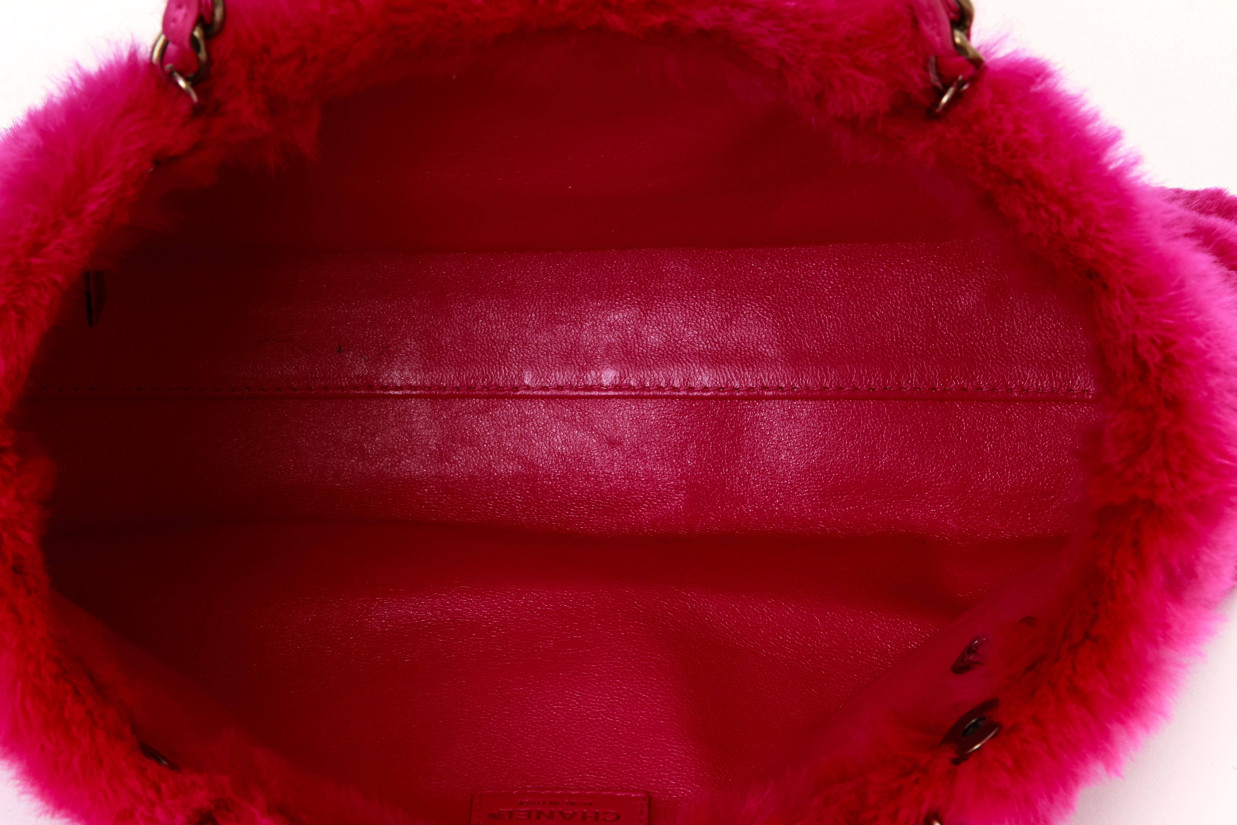 Chanel Fuchsia Rabbit Fur Shoulder Tote In Excellent Condition In West Hollywood, CA