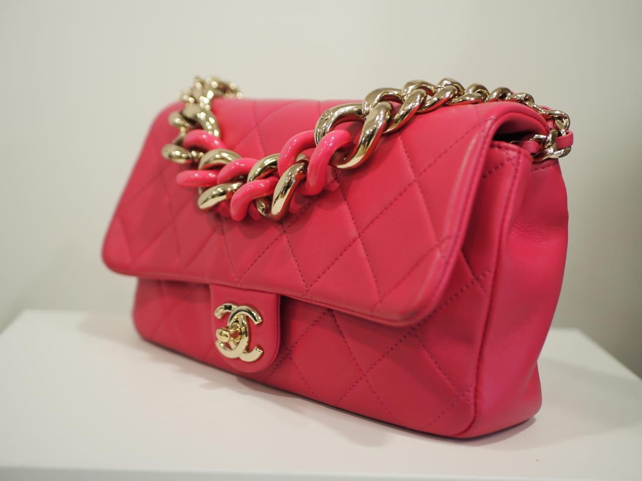 Women's or Men's Chanel fucsia leather gold hardware 19 timeless shoulder handle bag