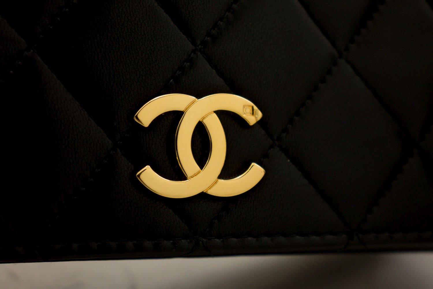 CHANEL - Sac à bandoulière à rabat avec chaîne complète - Cuir d'agneau matelassé noir - Clutch 7