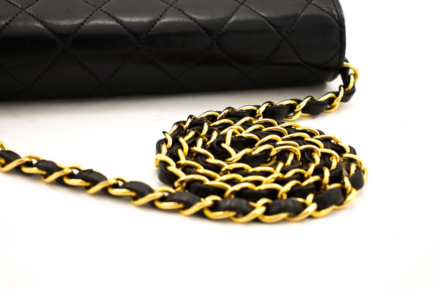 CHANEL - Sac à bandoulière à rabat avec chaîne complète - Cuir d'agneau matelassé noir - Clutch 8