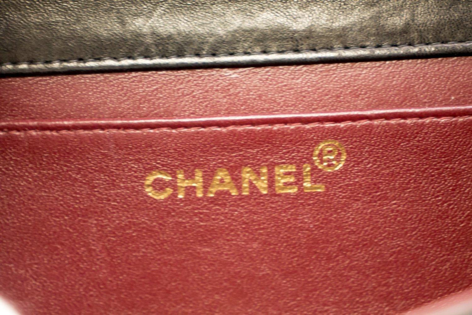 CHANEL Bolso de hombro con solapa y cadena completa Clutch negro Piel de cordero acolchada 10