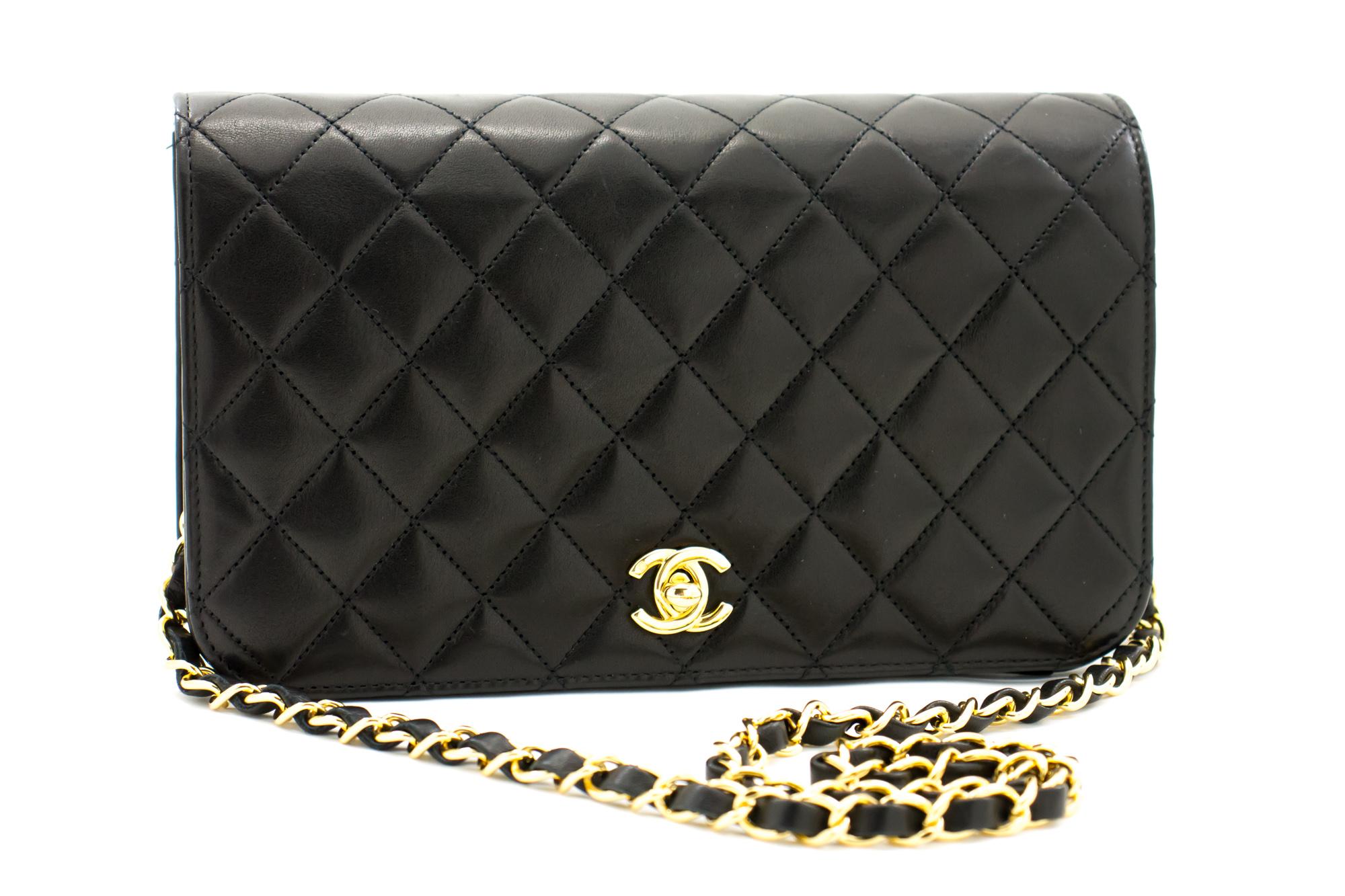 An authentic CHANEL Full Flap Chain Shoulder Bag Clutch Black Quilted made of black Lambskin. The color is Black. The outside material is Leather. The pattern is Solid. This item is Contemporary. The year of manufacture would be 2005.
Conditions &