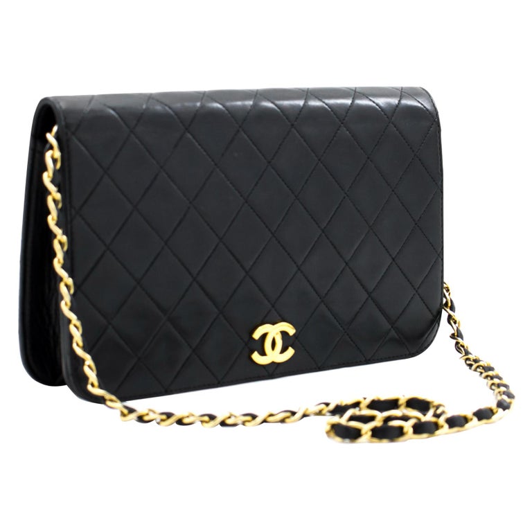 chanel bag with thick chain necklace