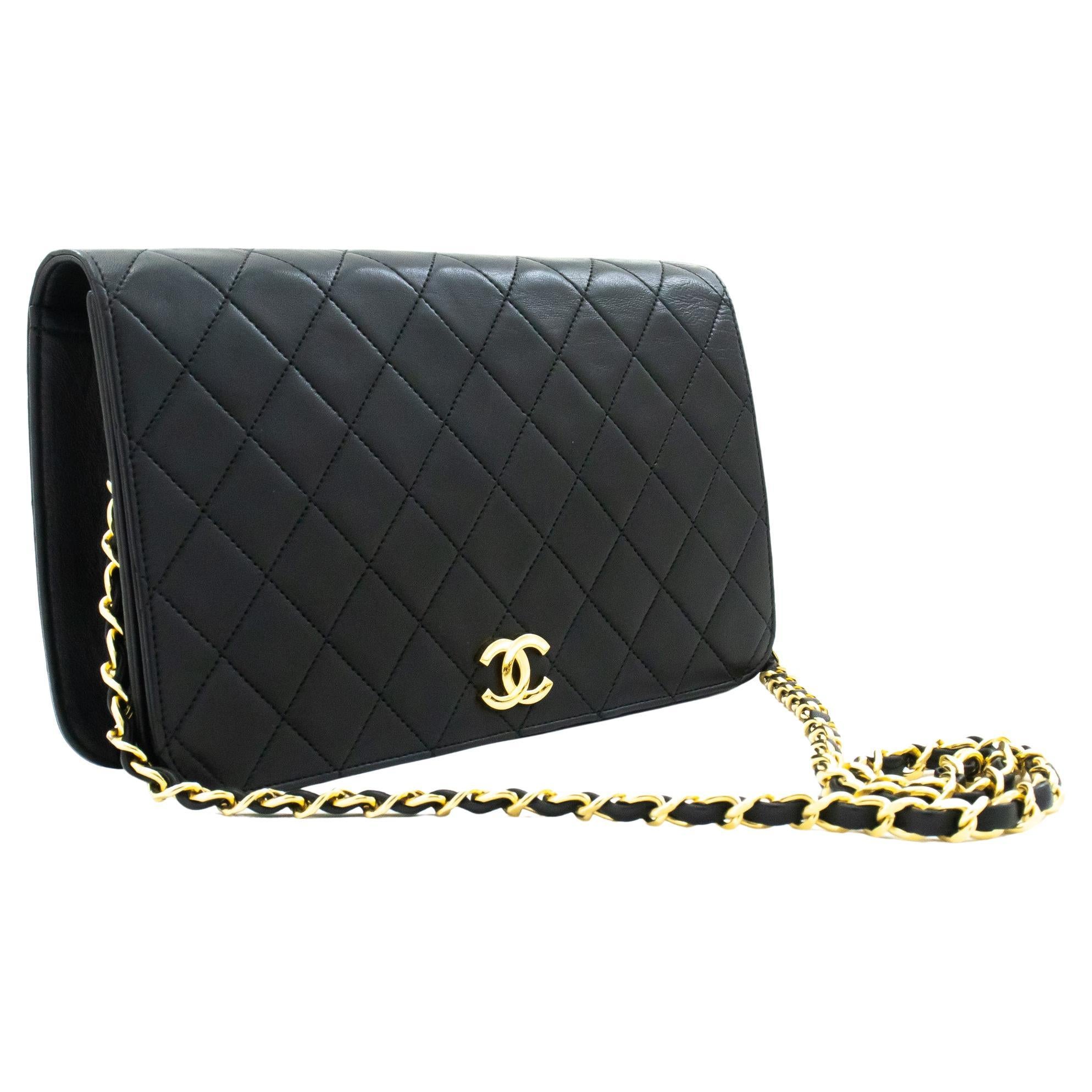 CHANEL - Sac à bandoulière à rabat avec chaîne complète - Cuir d'agneau matelassé noir - Clutch