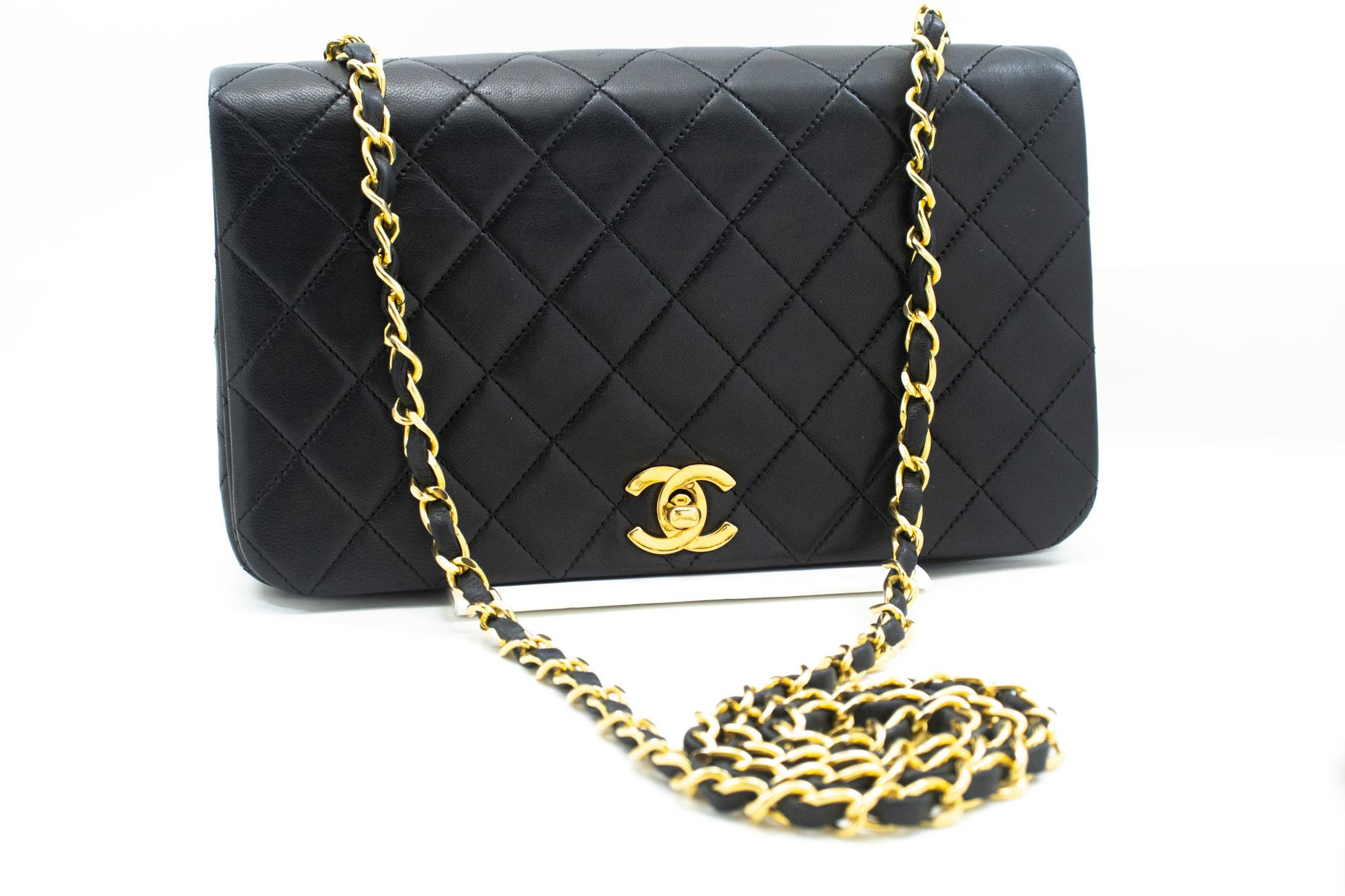 An authentic CHANEL Full Flap Chain Shoulder Bag Crossbody Black Quilted Lamb. The color is Black. The outside material is Leather. The pattern is Solid. This item is Vintage / Classic. The year of manufacture would be 1989-1991.
Conditions &