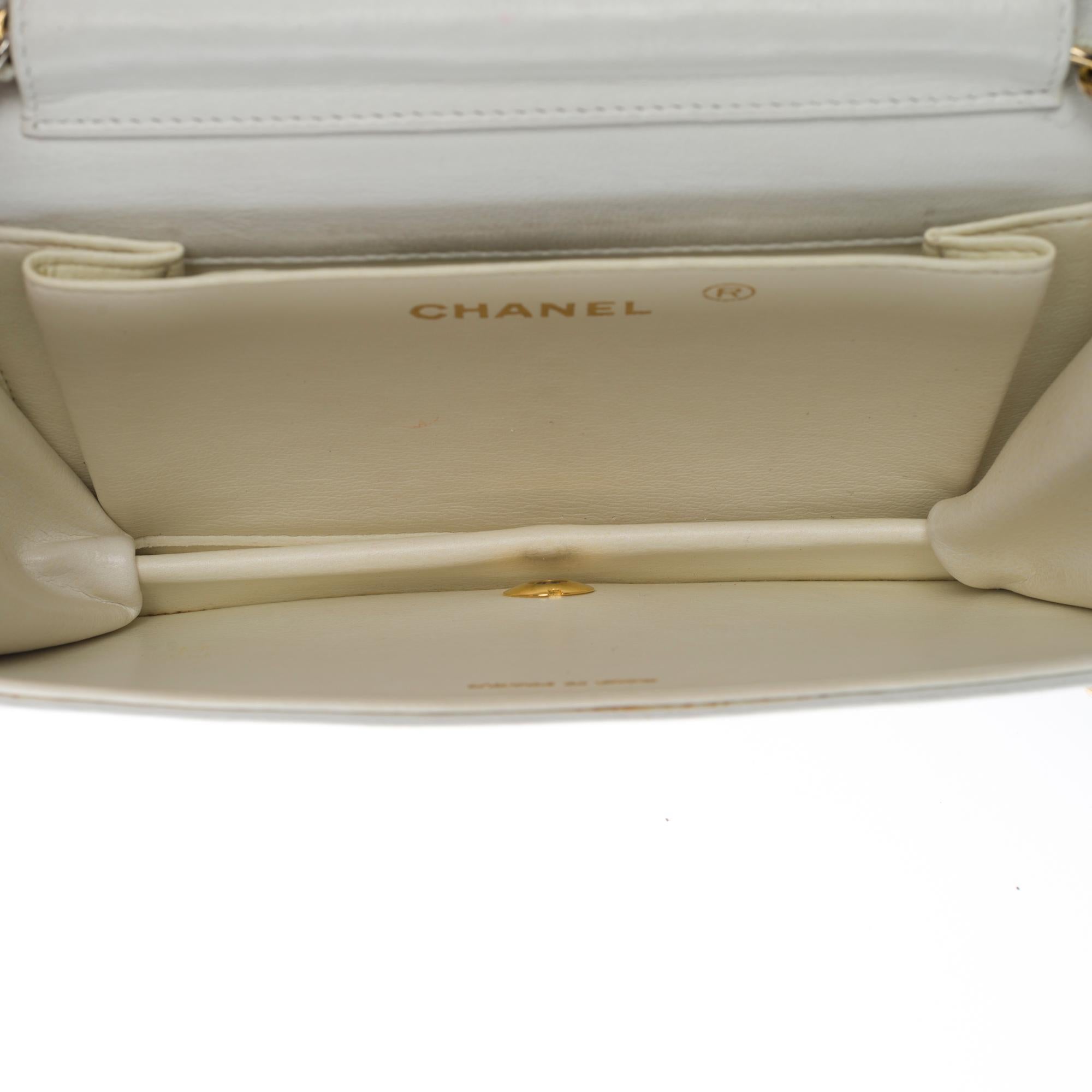 Chanel Full flap Mini shoulder bag in white quilted lambskin, GHW 1