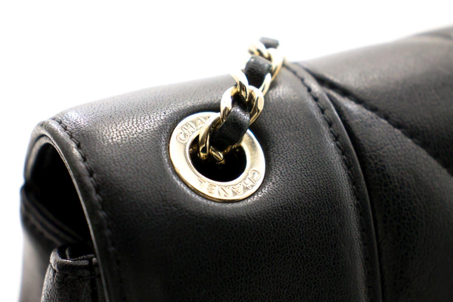 CHANEL Full Flap V Stitch Kette Umhängetasche Schwarz Gold im Angebot 9