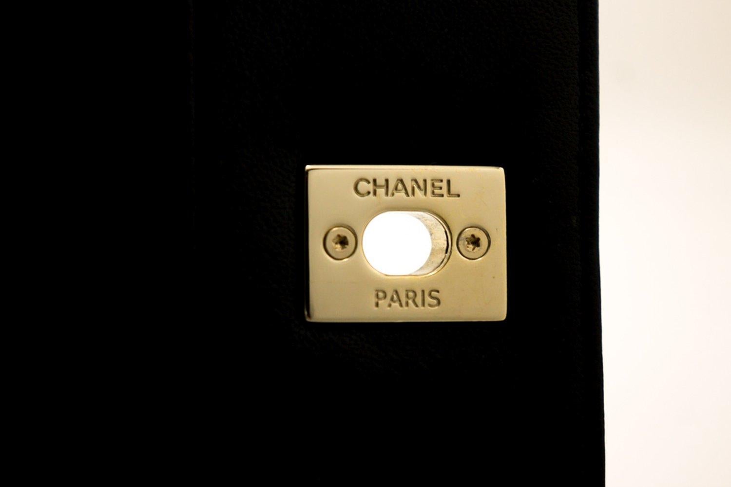 CHANEL Full Flap V Stitch Kette Umhängetasche Schwarz Gold im Angebot 11