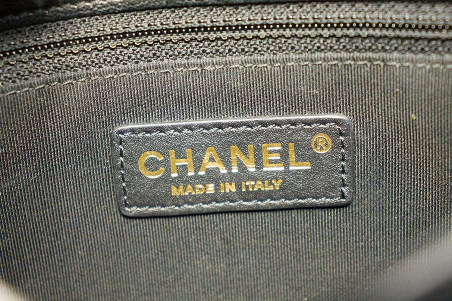 CHANEL Full Flap V Stitch Kette Umhängetasche Schwarz Gold im Angebot 12