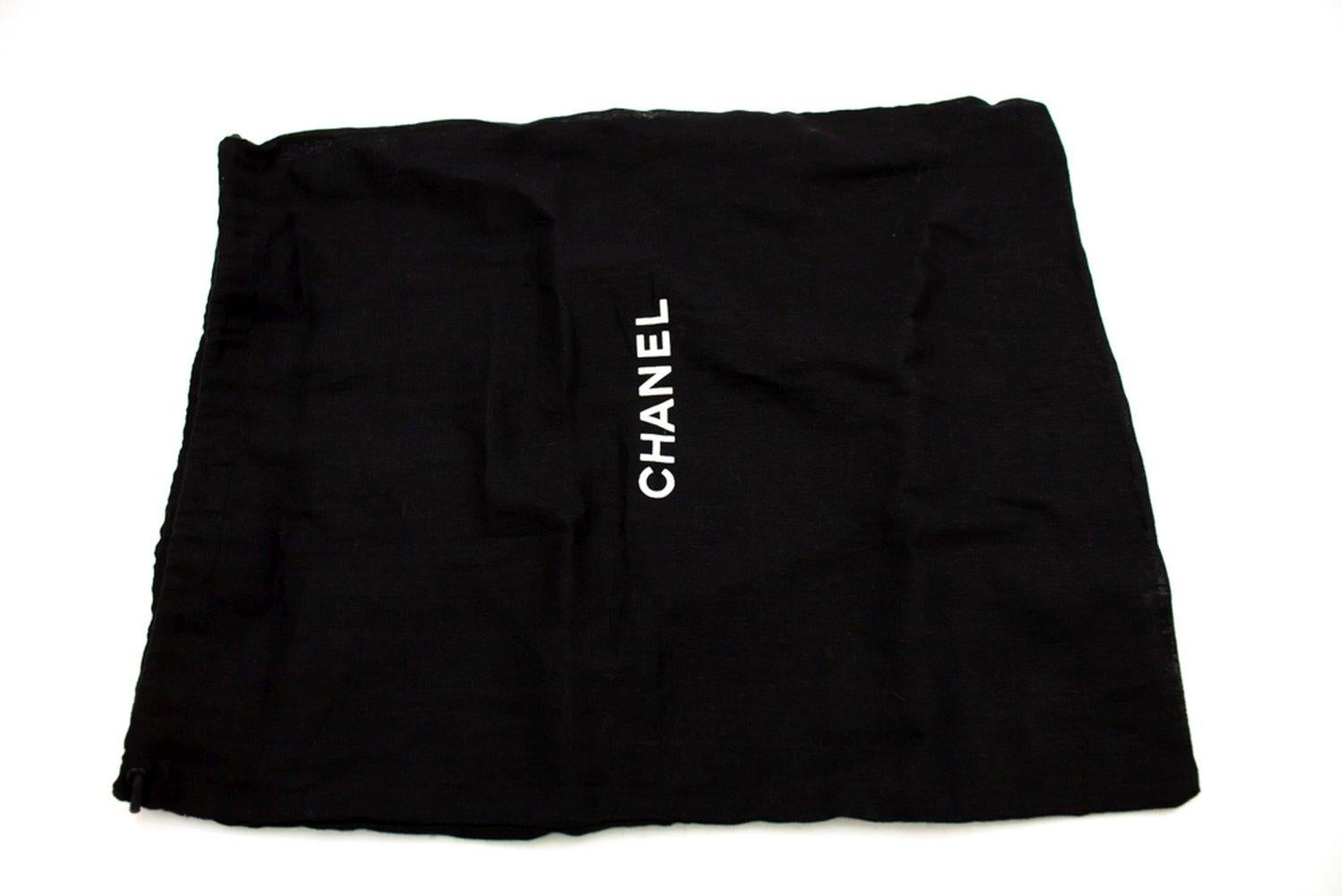 CHANEL Full Flap V Stitch Kette Umhängetasche Schwarz Gold im Angebot 14