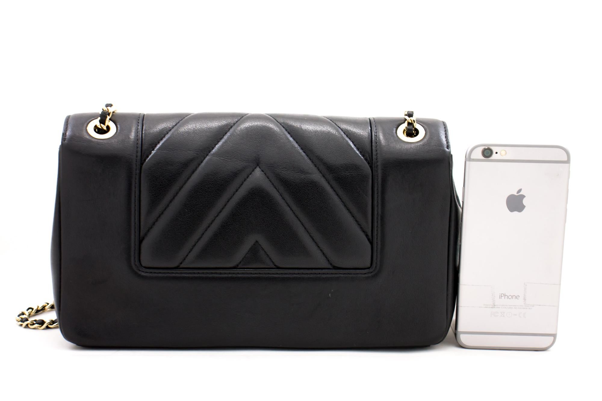 CHANEL Full Flap V Stitch Kette Umhängetasche Schwarz Gold im Zustand „Gut“ im Angebot in Takamatsu-shi, JP