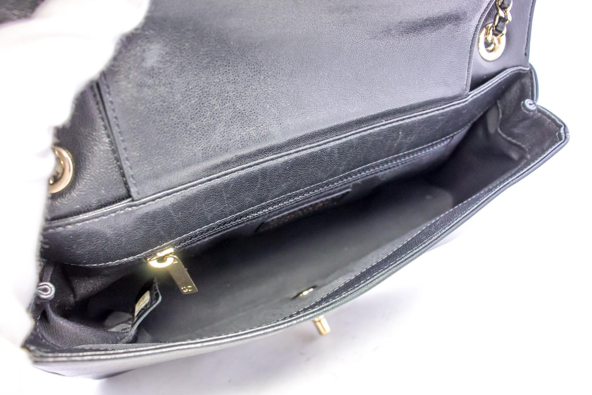 CHANEL Full Flap V Stitch Kette Umhängetasche Schwarz Gold im Angebot 5