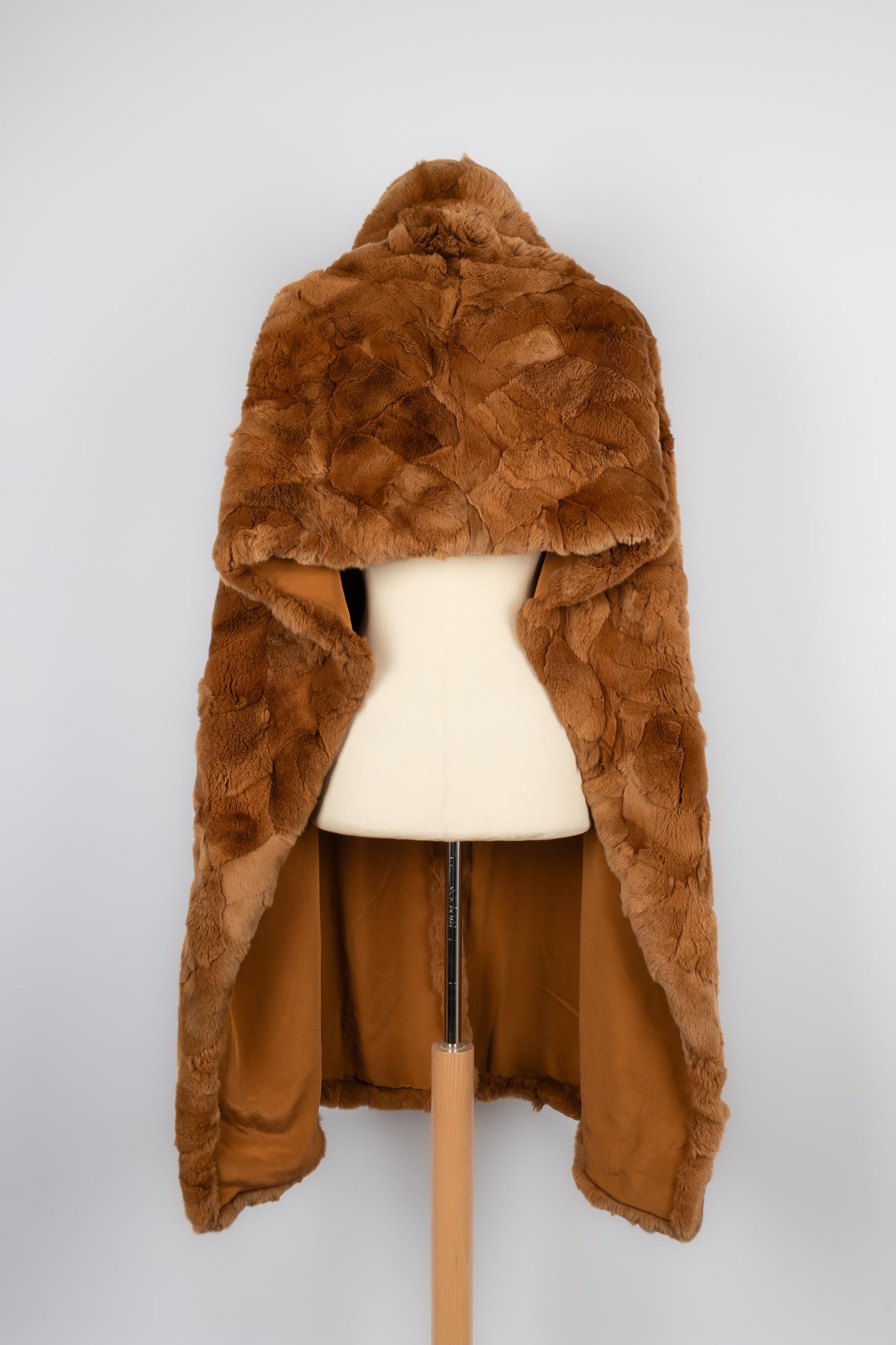 Chanel fur big stole In Excellent Condition For Sale In SAINT-OUEN-SUR-SEINE, FR