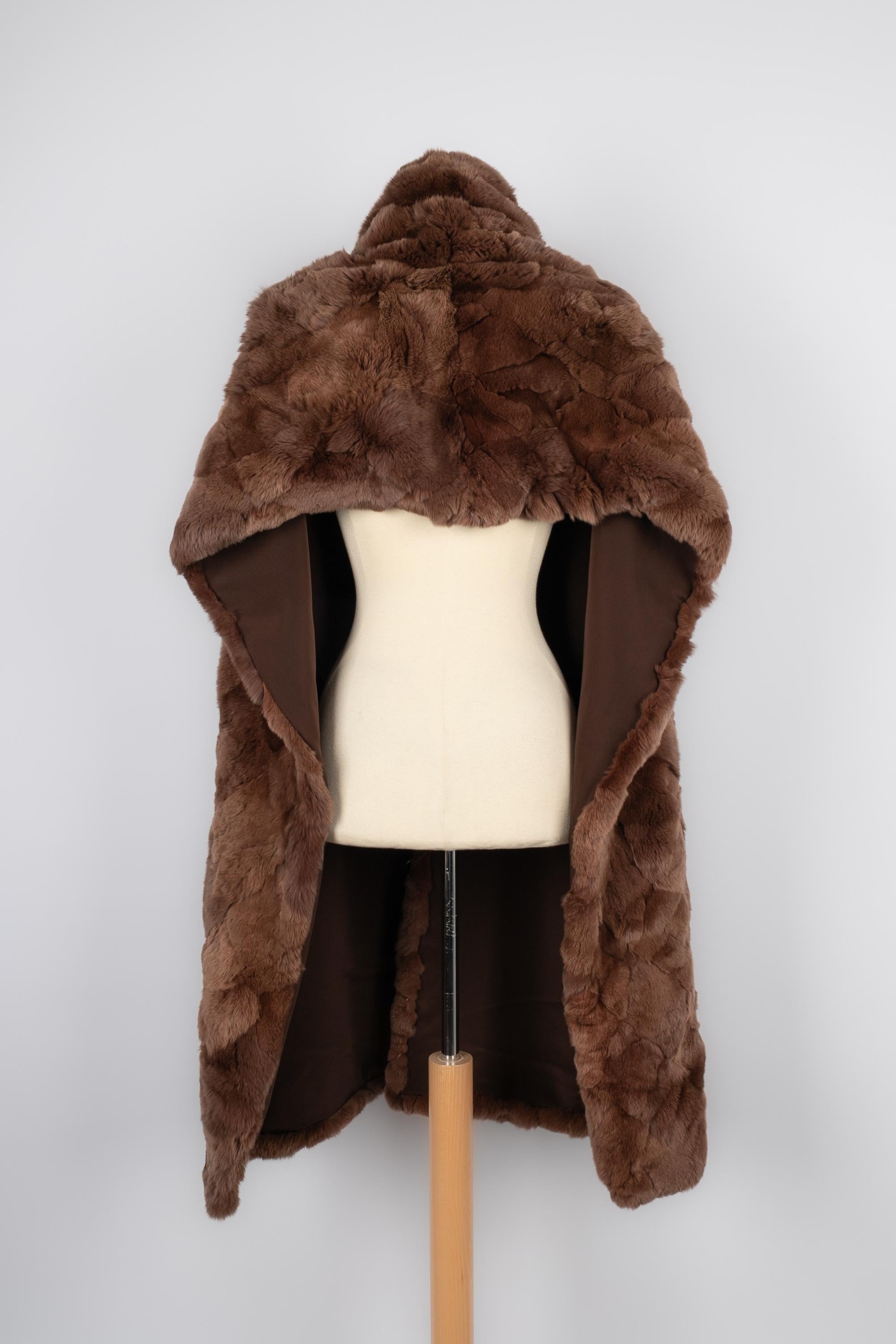 Chanel fur big stole In Excellent Condition In SAINT-OUEN-SUR-SEINE, FR