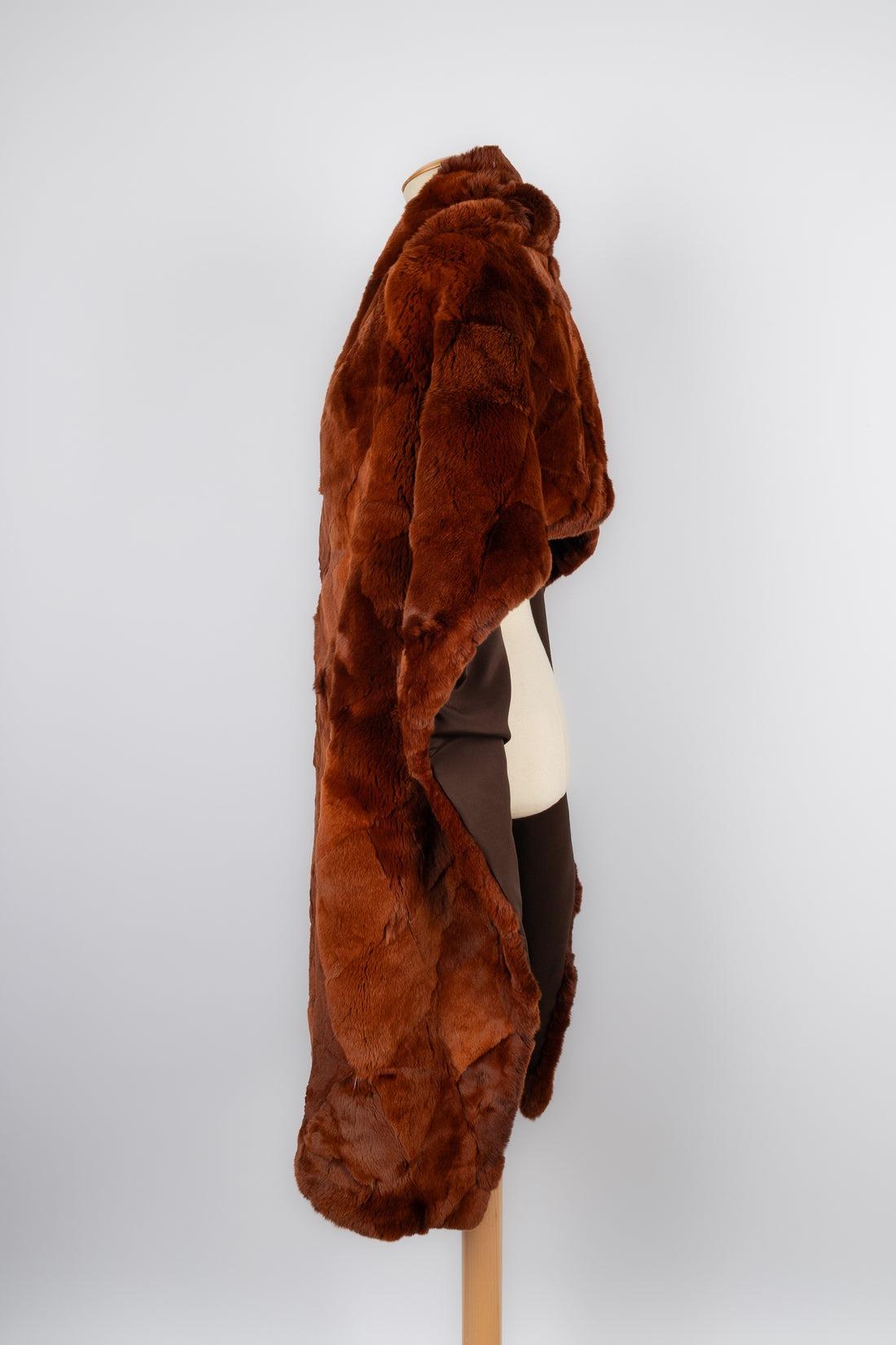Grande étole en fourrure de Chanel en orylag brun-cuivre avec une doublure en soie brune Excellent état - En vente à SAINT-OUEN-SUR-SEINE, FR