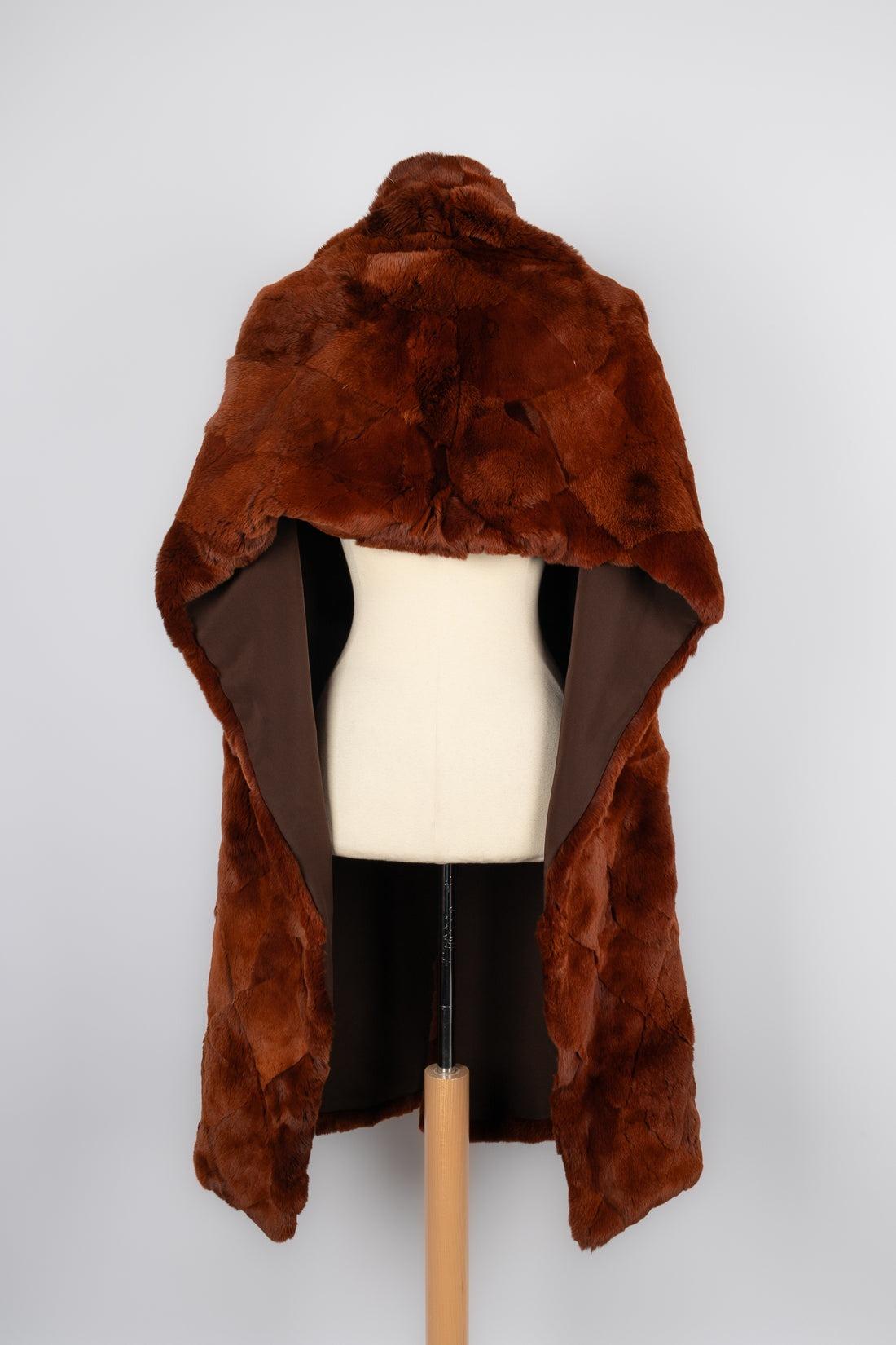 Grande étole en fourrure de Chanel en orylag brun-cuivre avec une doublure en soie brune Pour femmes en vente