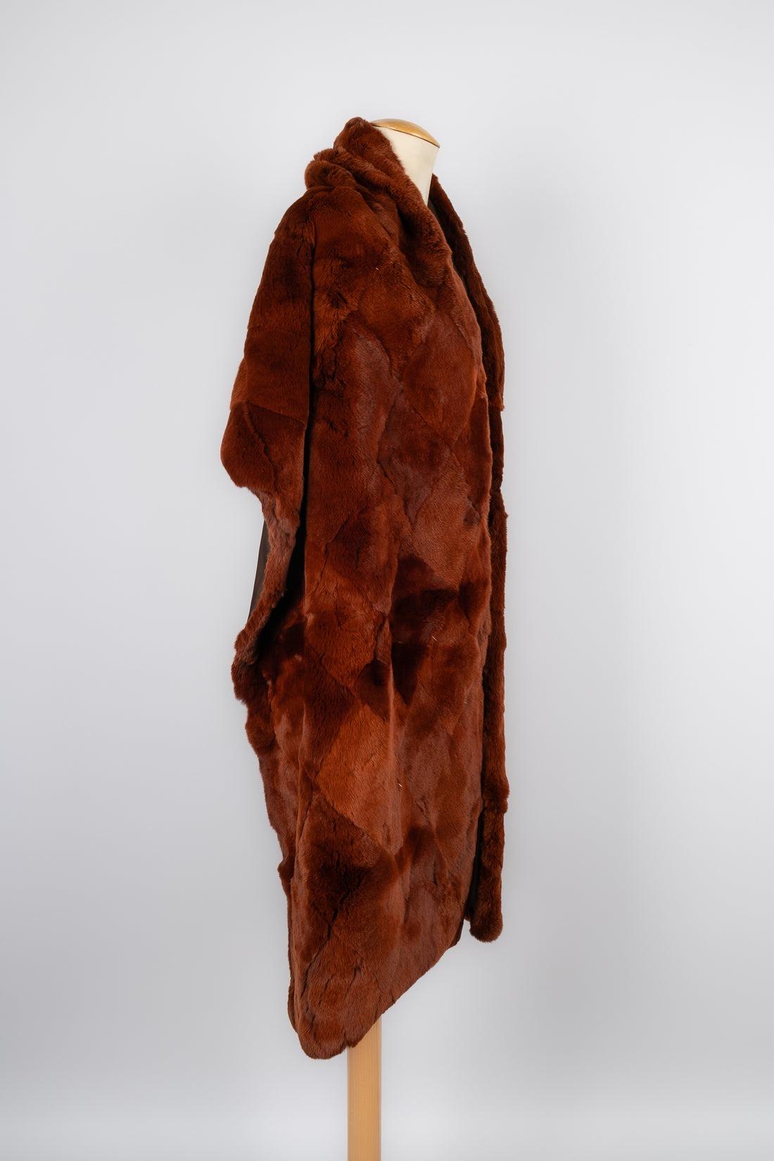 Grande étole en fourrure de Chanel en orylag brun-cuivre avec une doublure en soie brune en vente 1