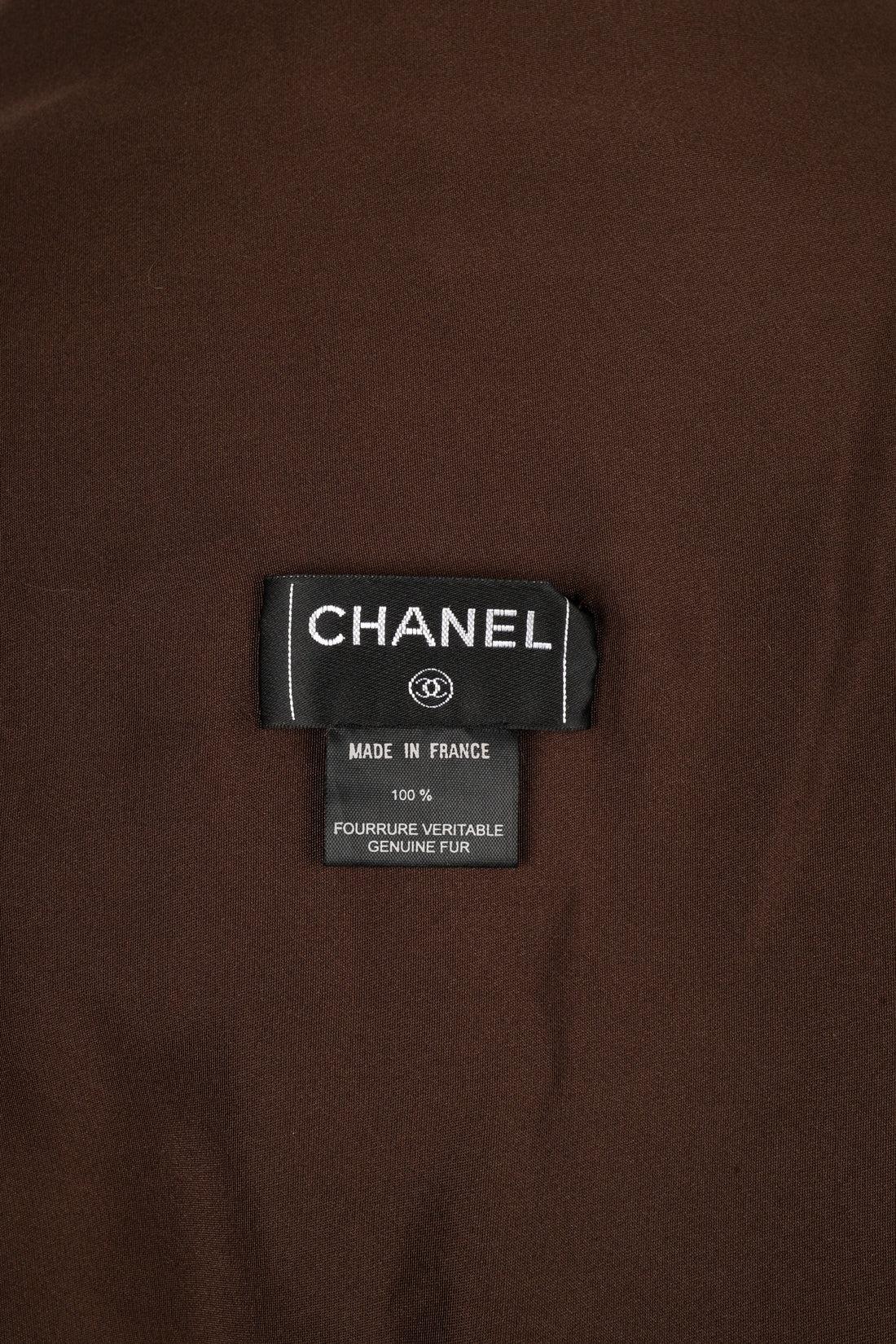 Grande étole en fourrure de Chanel en orylag brun-cuivre avec une doublure en soie brune en vente 4