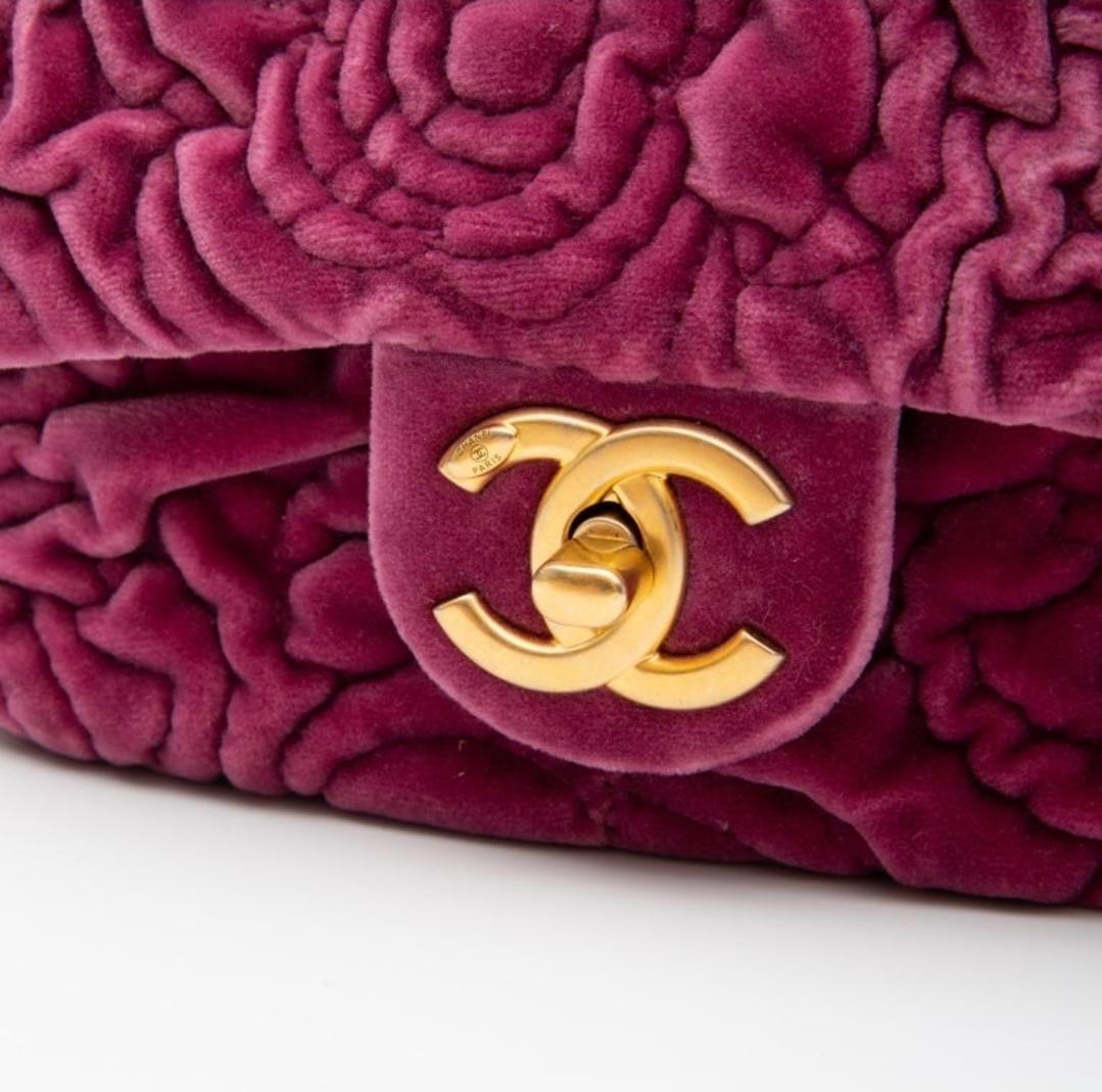 Beautiful camellia velvet mini square flap bag. Already chipped. Overall still in very good condition, with minimal signs of wear. Beautiful collectible piece. Comes with its dust bag.