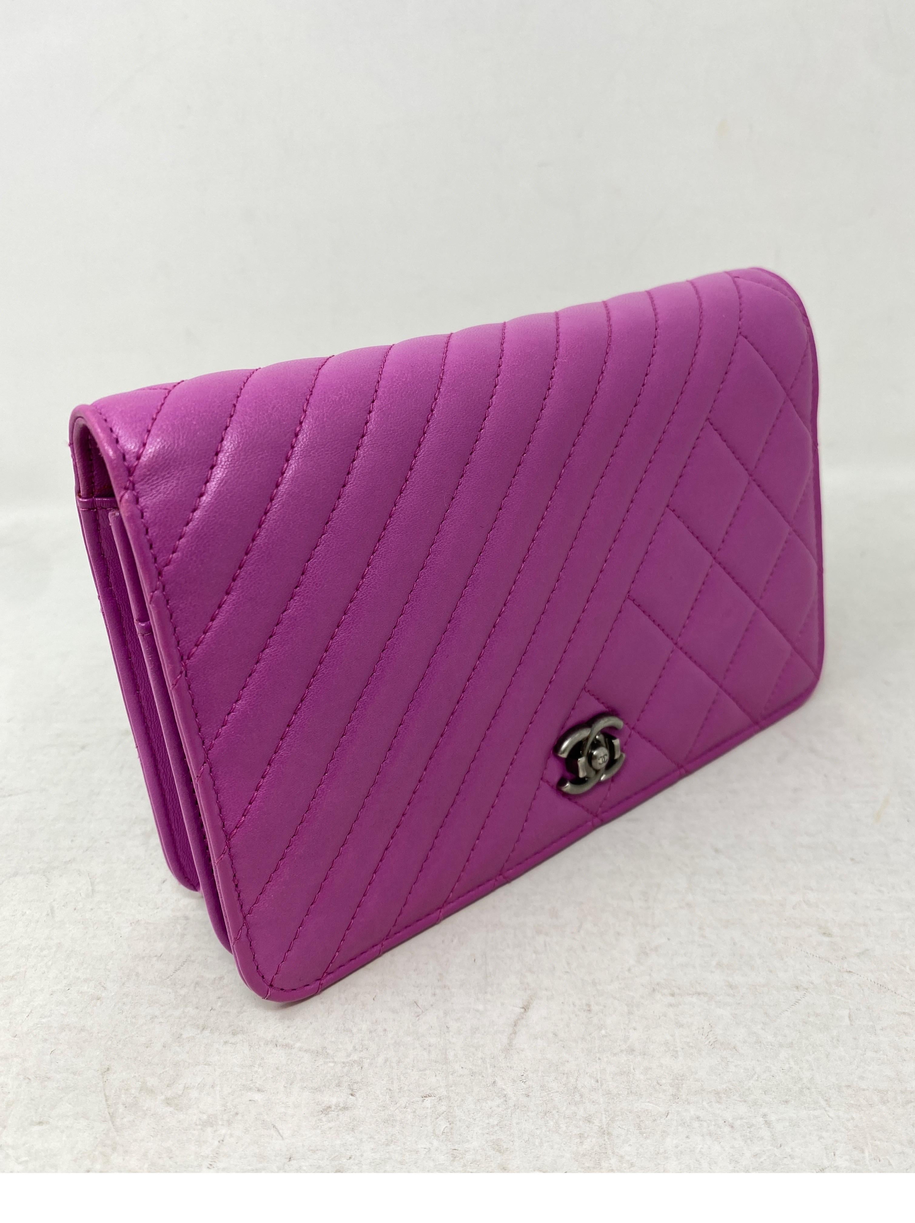 Chanel Fuschia Wallet On A Chain Bag  In Excellent Condition In Athens, GA