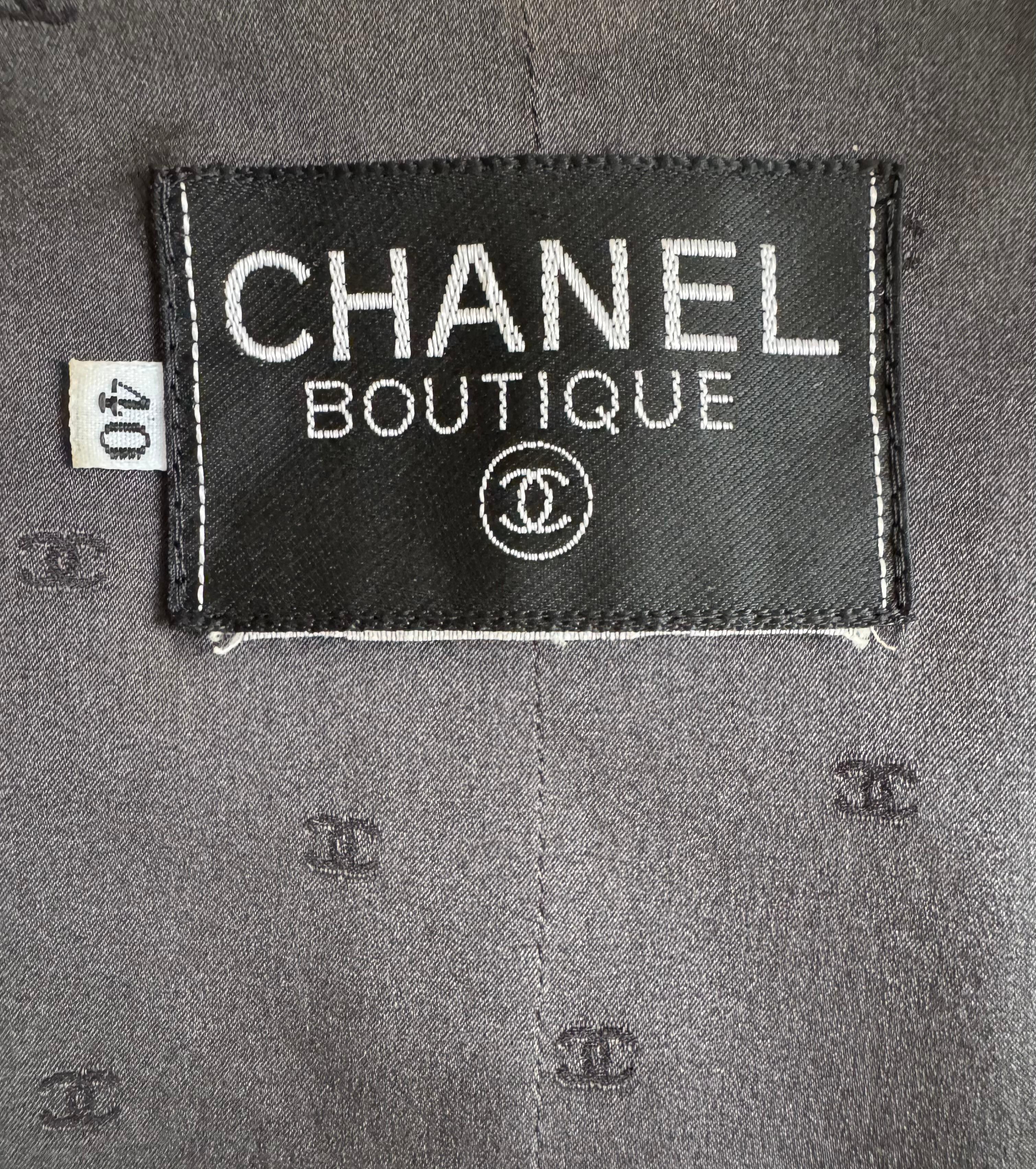 Chanel FW 1994 Runway Jacket and Skirt in vendita 3