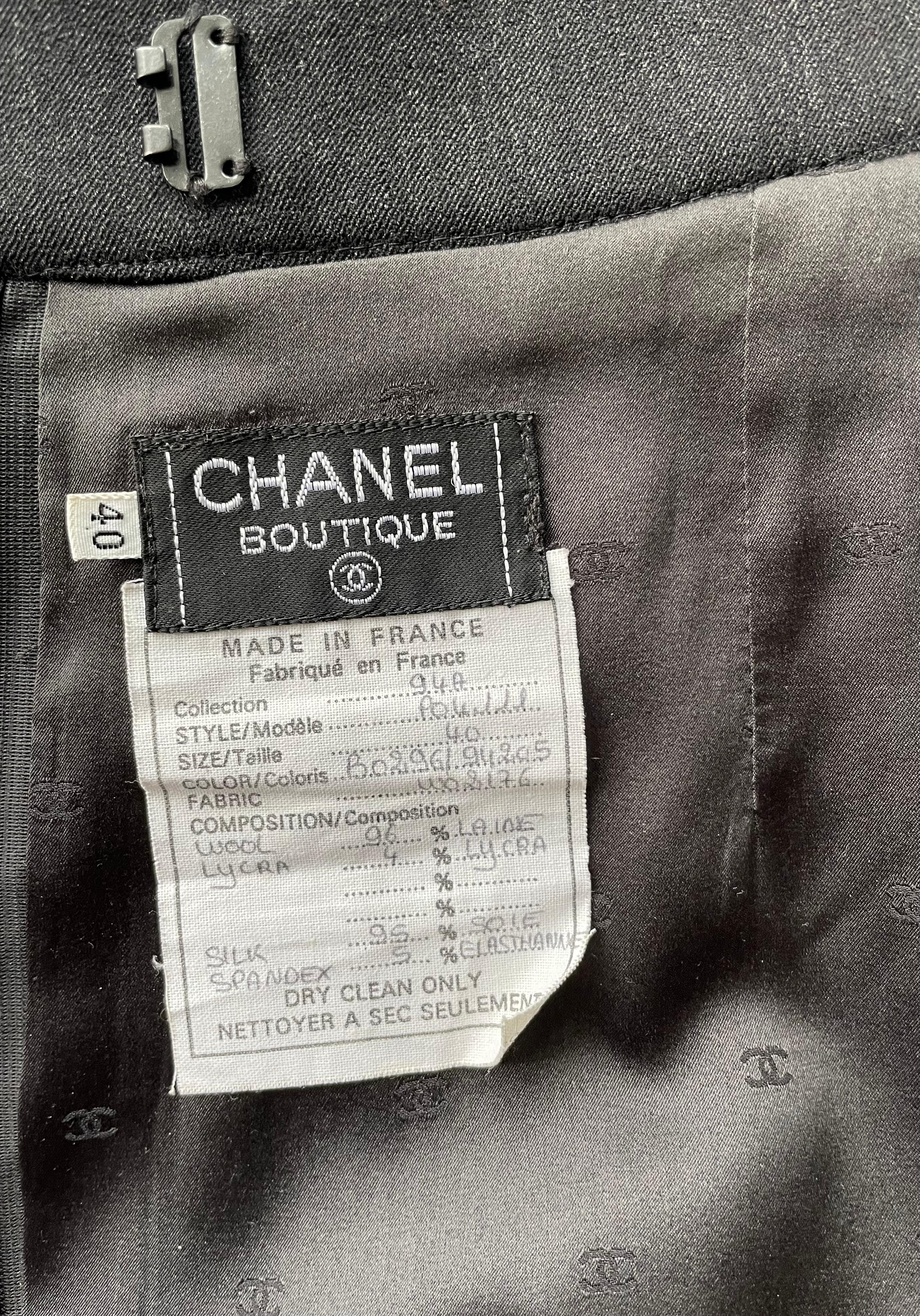 Chanel FW 1994 Runway Jacket and Skirt in vendita 4