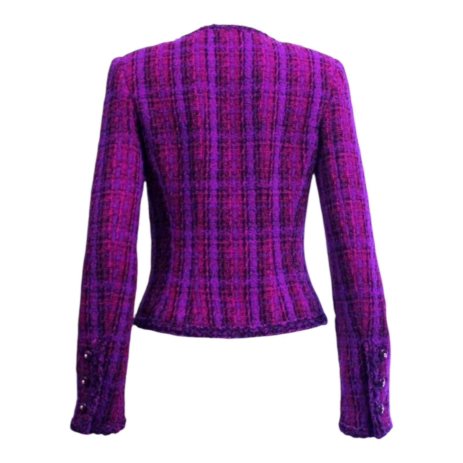 A truly special piece and rare find!
This Chanel signature jacket was designed by Karl Lagerfeld
From the FW 1995 collection
Beautiful pink & purple tweed fabric designed by Maison Lesage
Crochet knit trimming
Fringed hems
2 Front pockets
Fitted
