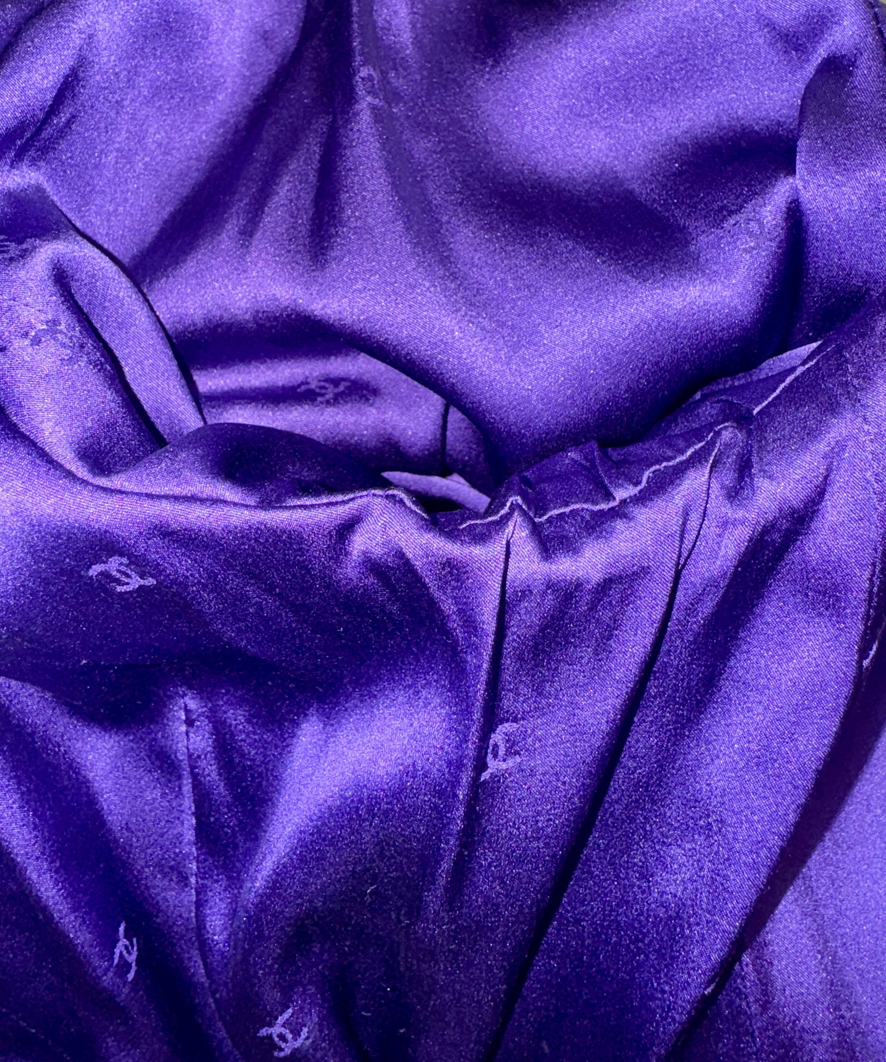 CHANEL FW 1995 Purple Tweed Chain Trimmed Fitted Jacket Blazer S For Sale 6